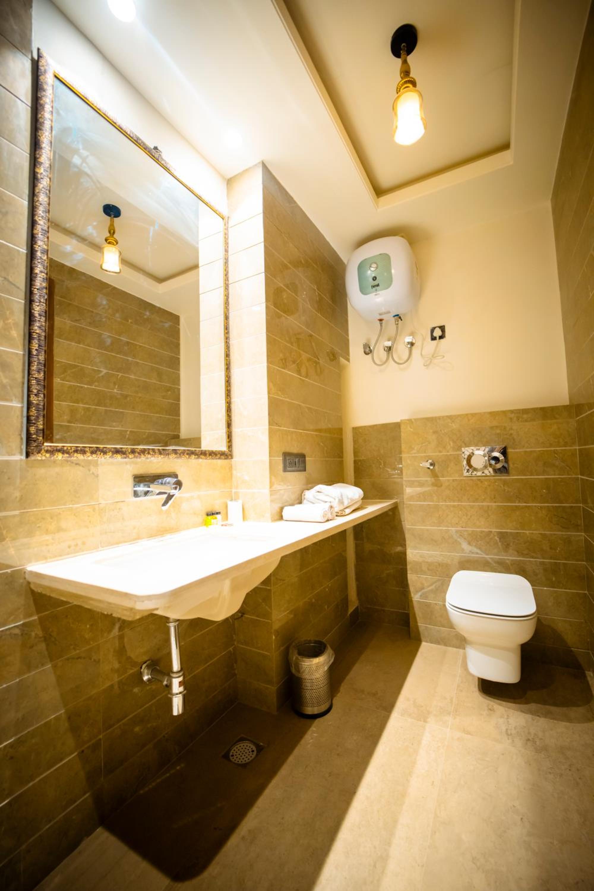Quadruple Room - Photo 5