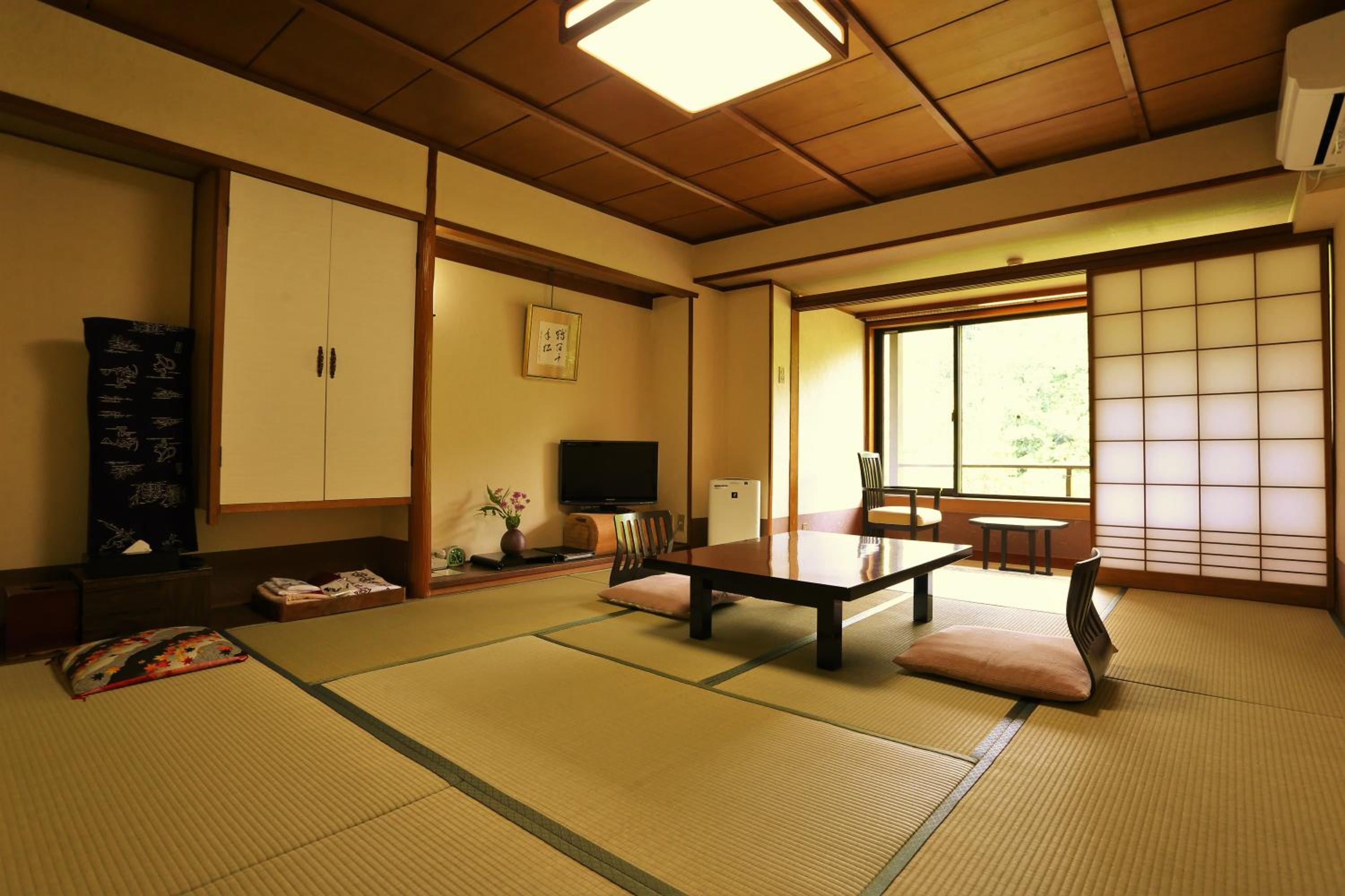 Japanese-Style Quadruple Room with Mountain View - Photo 2