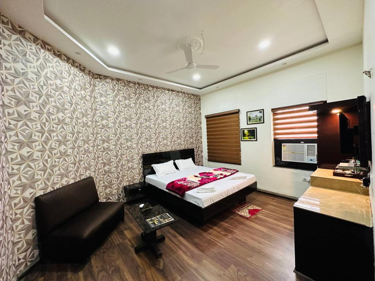 Deluxe Double or Twin Room - Photo 17