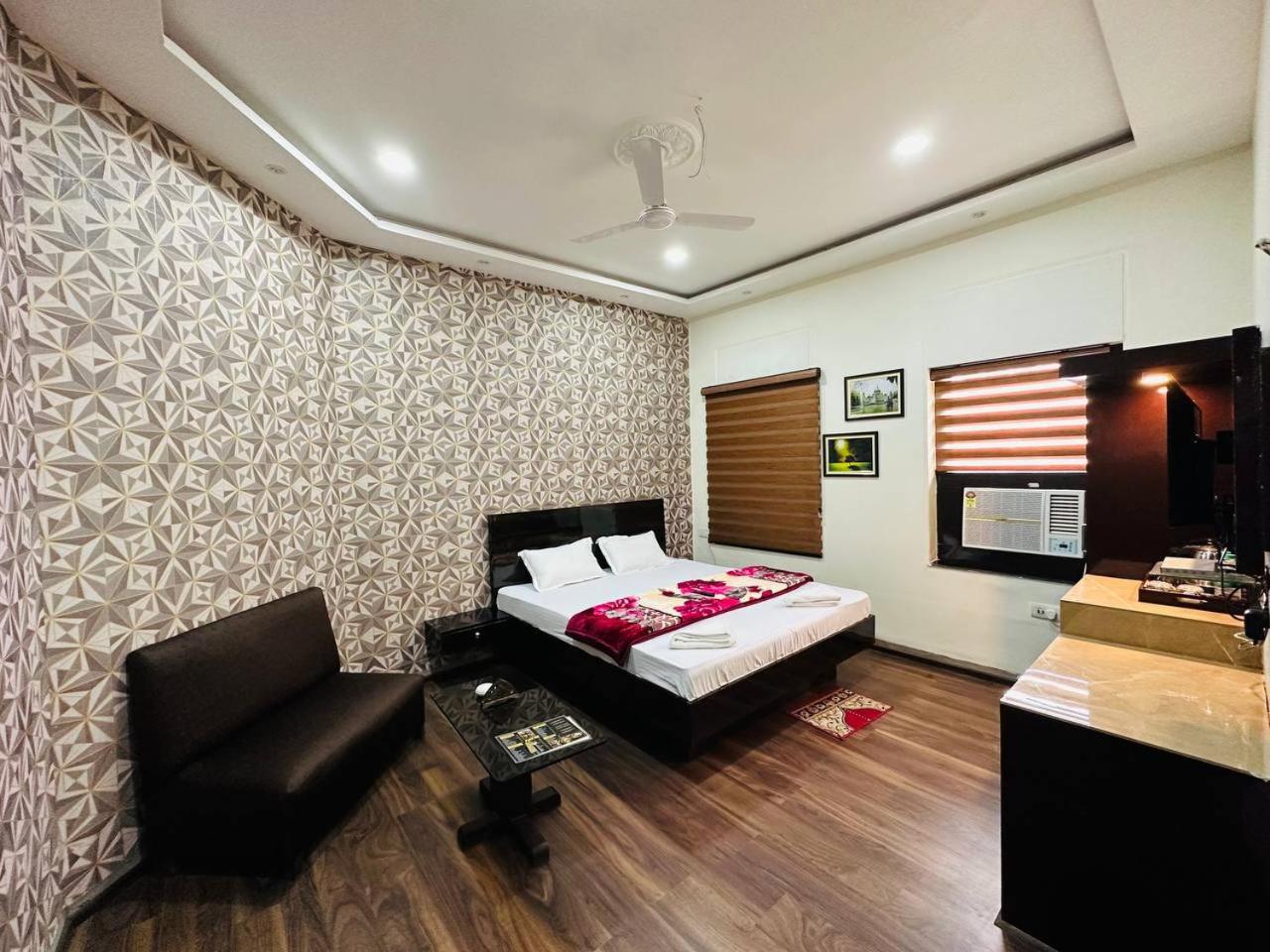 Deluxe Double or Twin Room - Photo 15