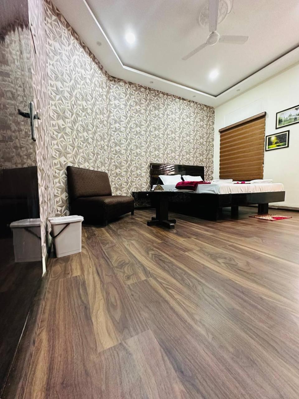 Deluxe Double or Twin Room - Photo 12