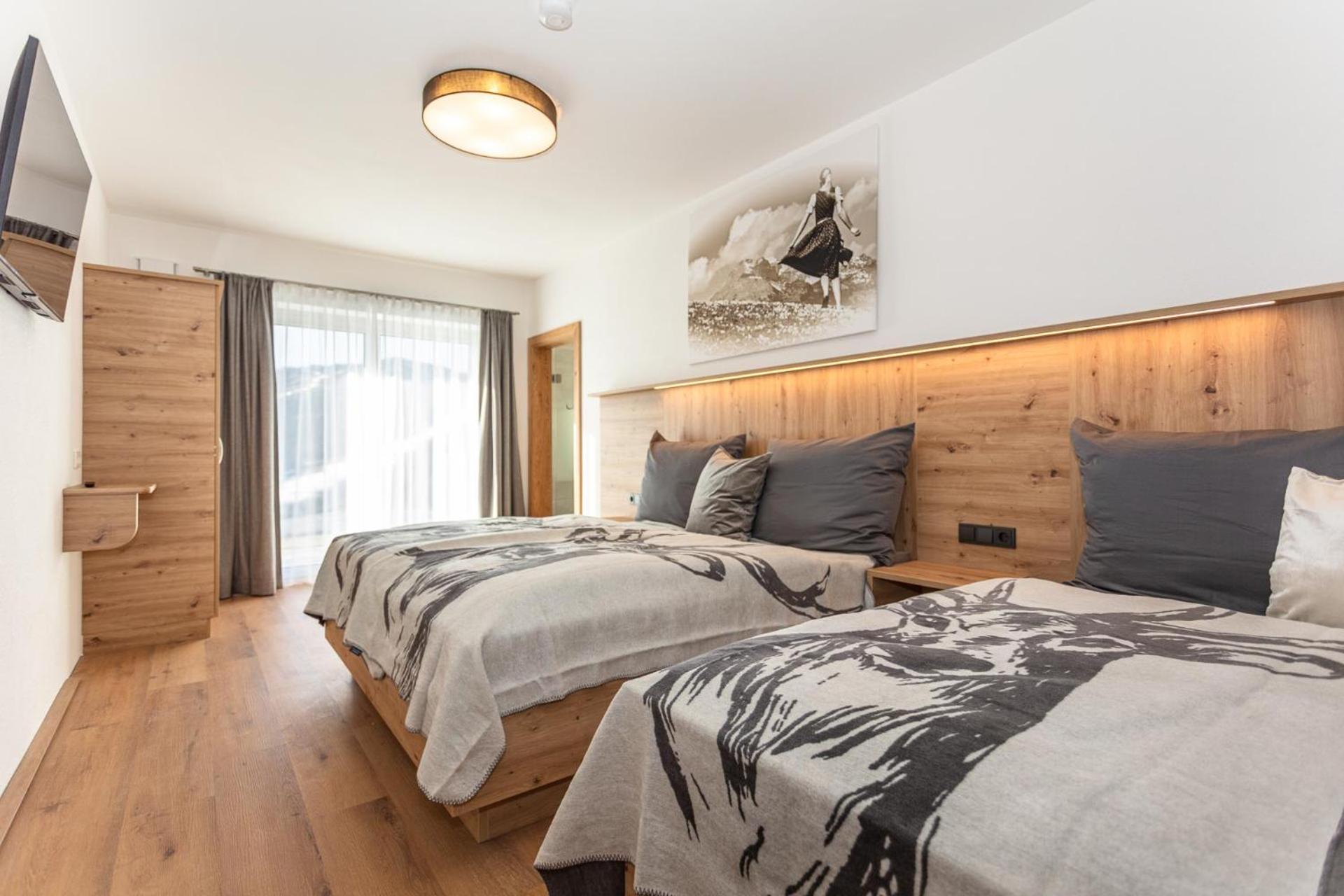 Apartment with Mountain View