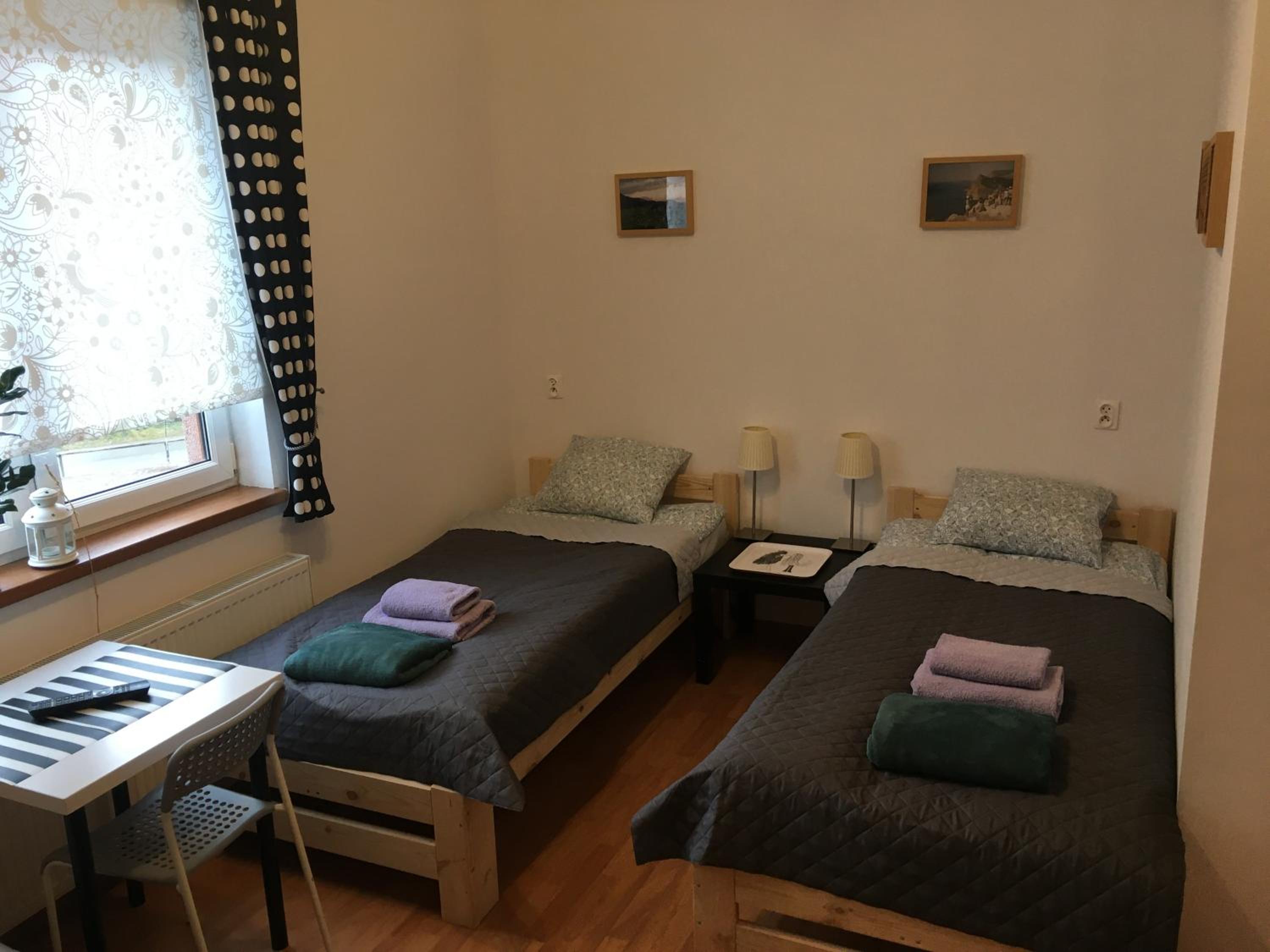 Quadruple Room with Bathroom - Photo 4