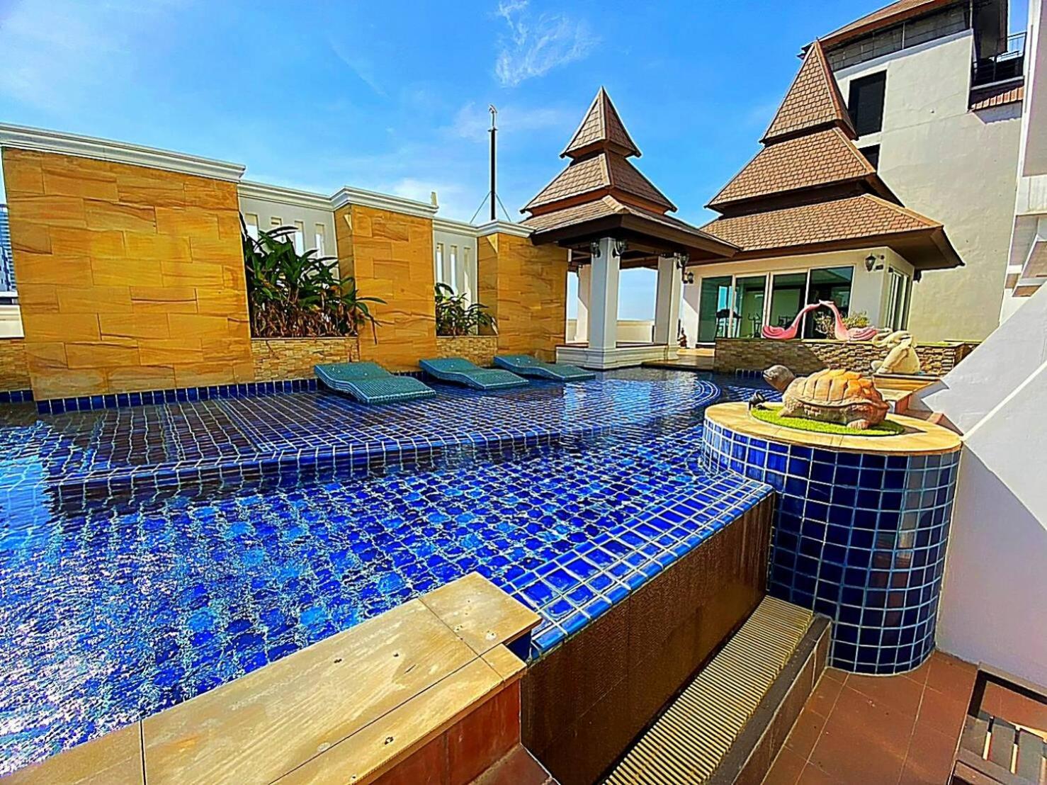 Luxury Suite with Pool Access  - Photo 9