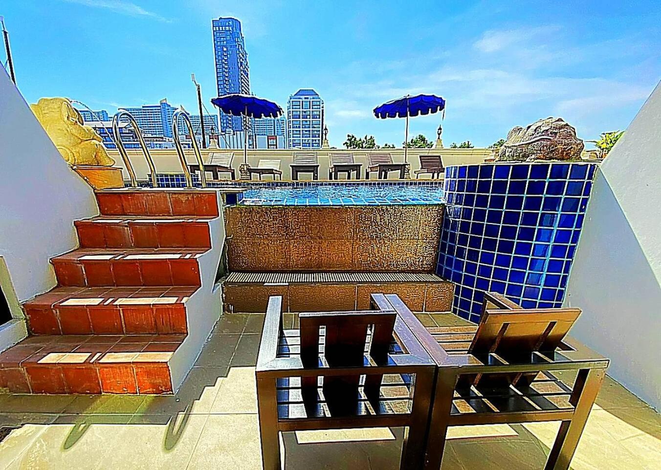 Luxury Suite with Pool Access  - Photo 11