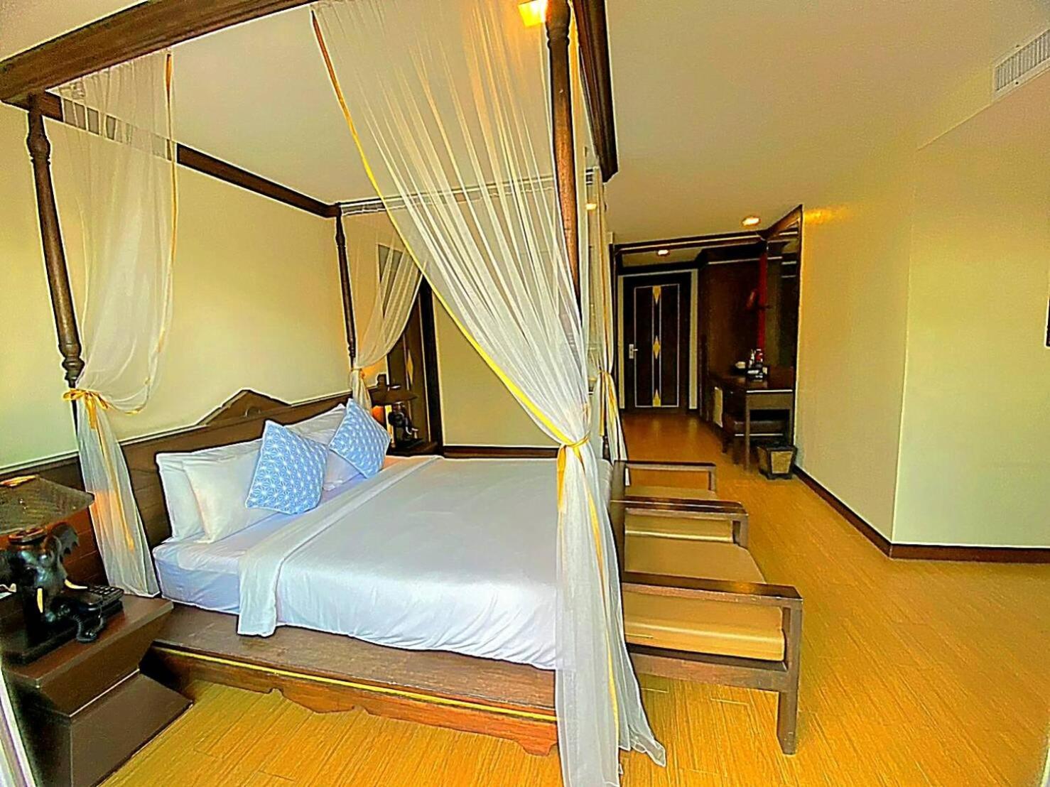 Luxury Suite with Pool Access  - Photo 5