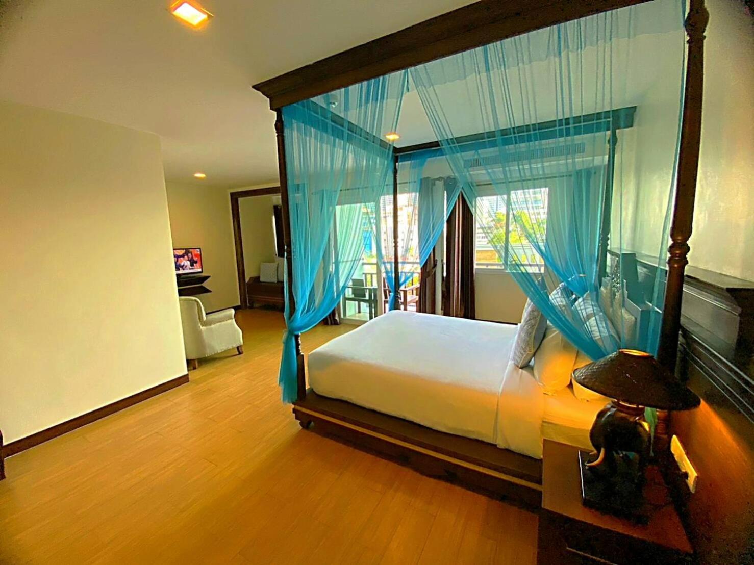 Luxury Suite - Photo 14