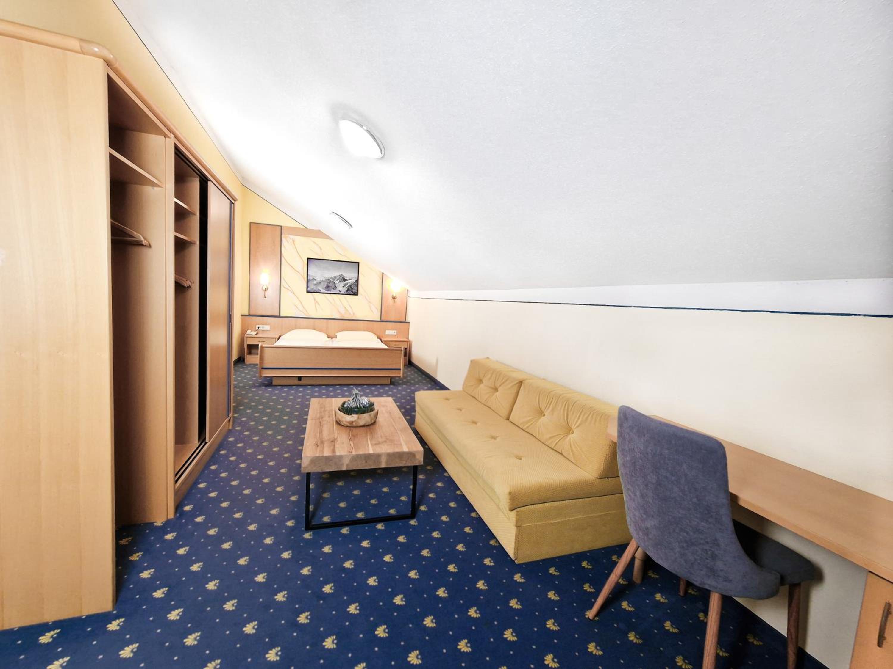 Family Room (2 Adults + 2 Children) photo 2