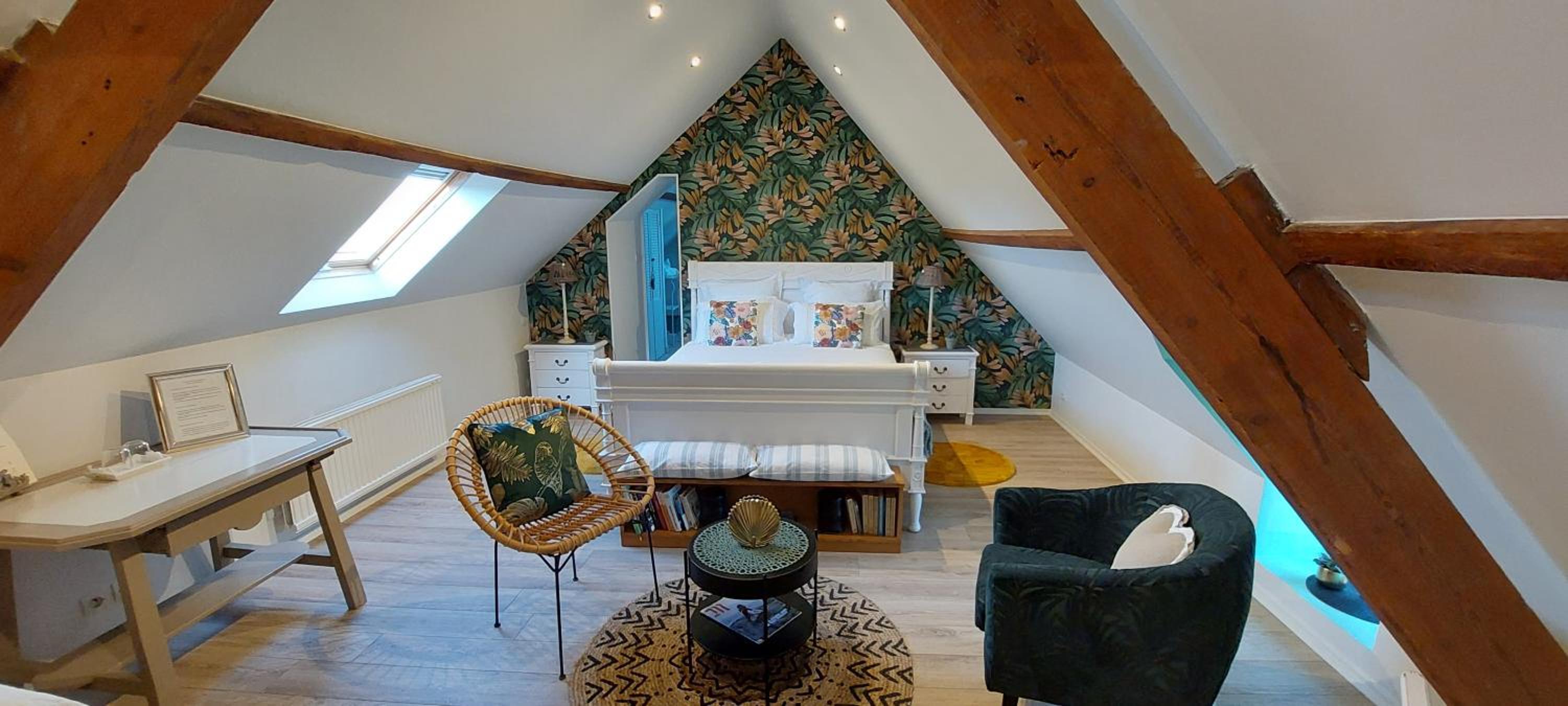 Deluxe Room (2 Adults + 1 Child) photo 3