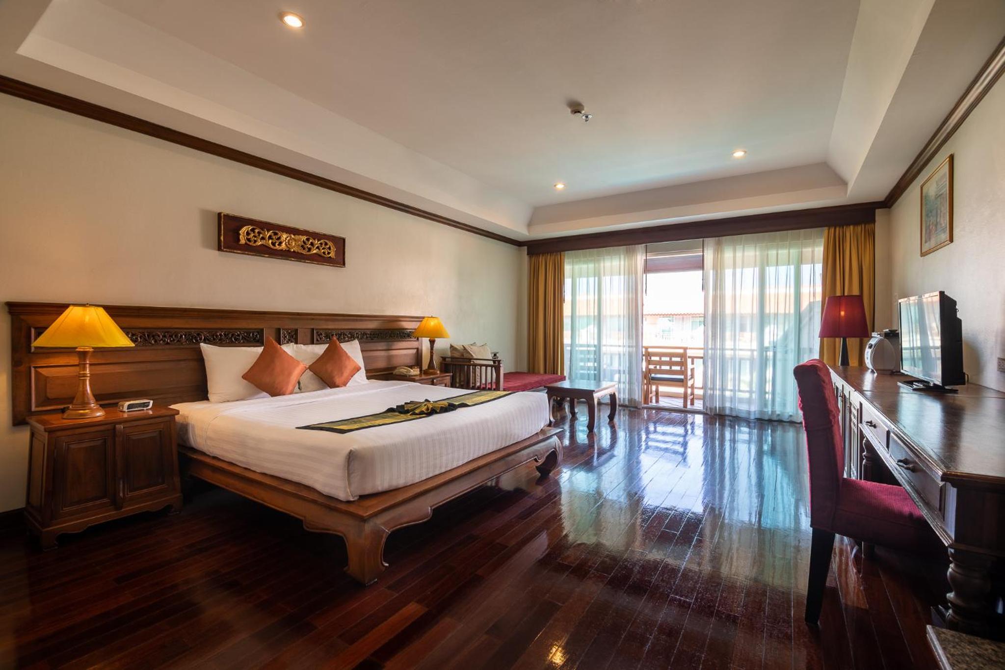 Deluxe Double or Twin Room with City View