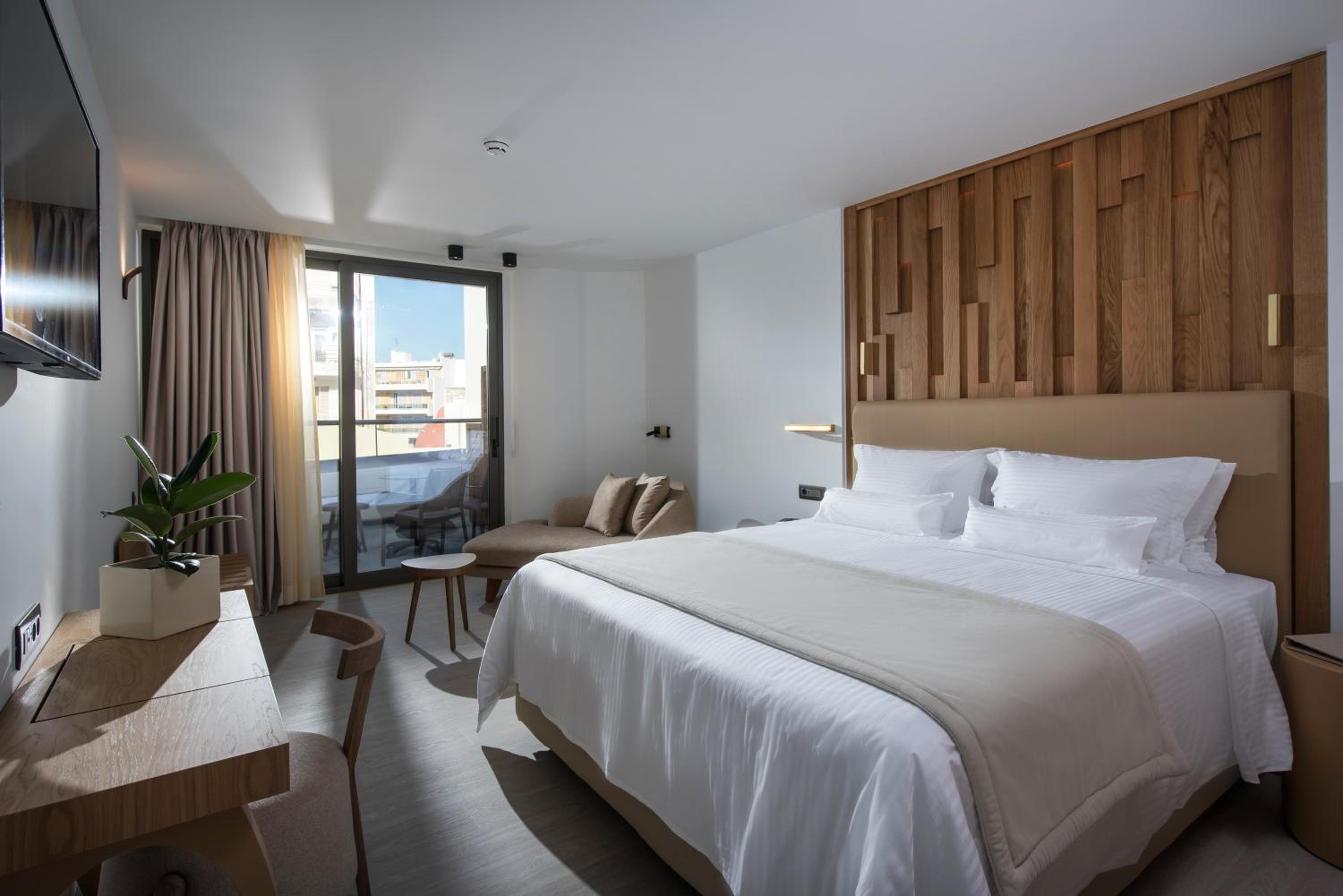 Junior Suite with Balcony - Photo 1