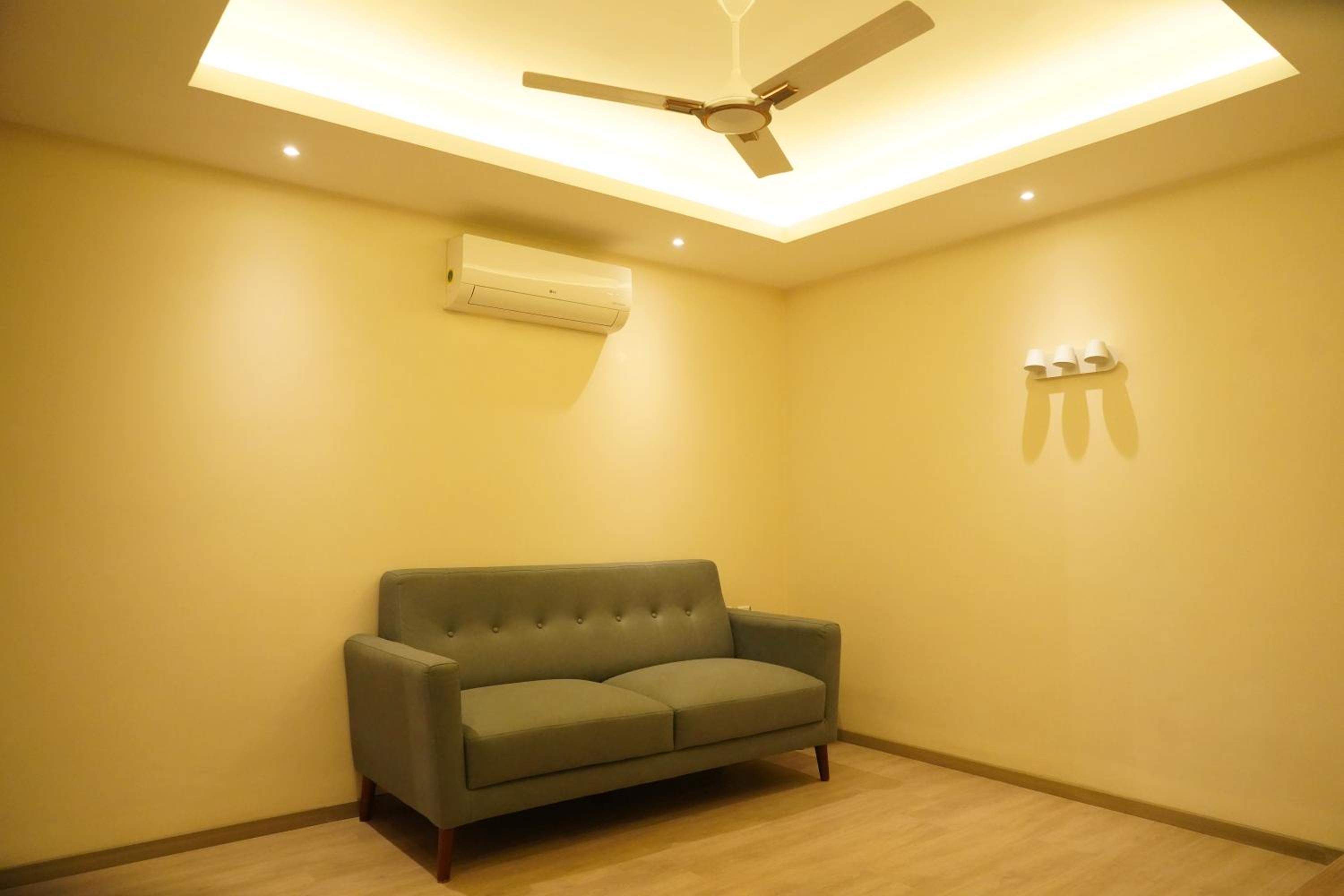Superior King Suite - Photo 3