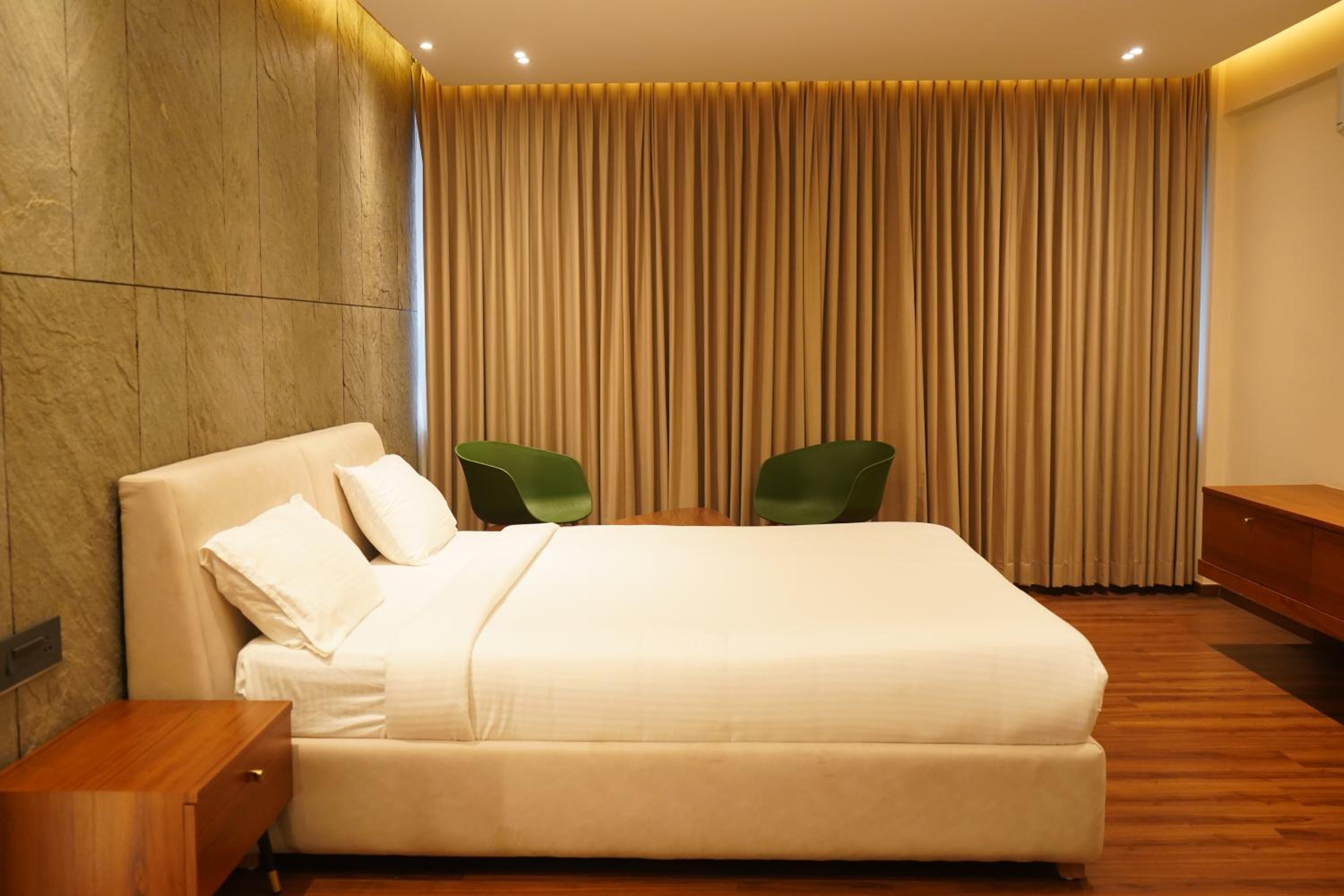 Superior King Suite - Photo 5