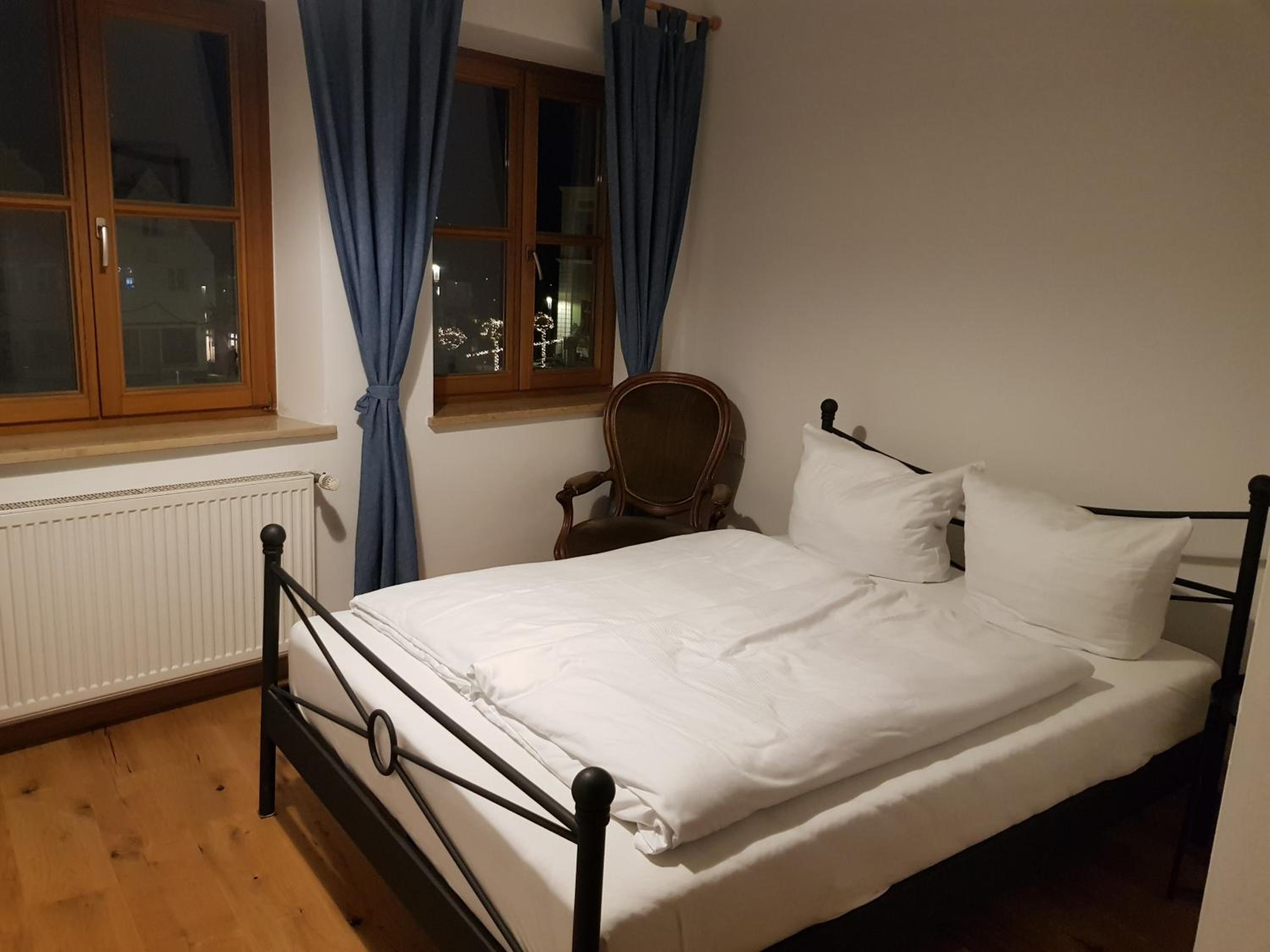 Double Room With Private Bathroom - Photo 1
