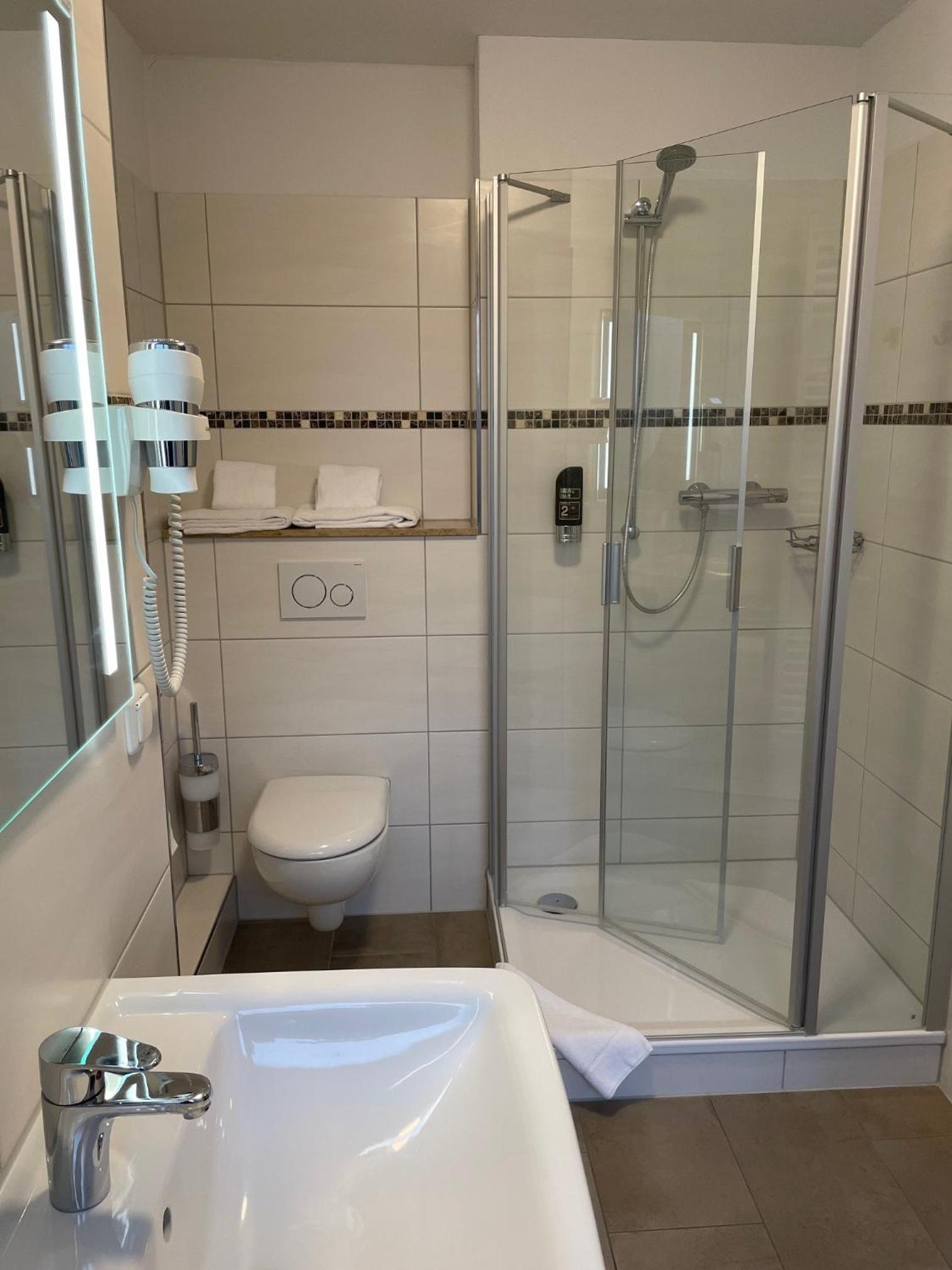 Deluxe Double Room - Photo 8