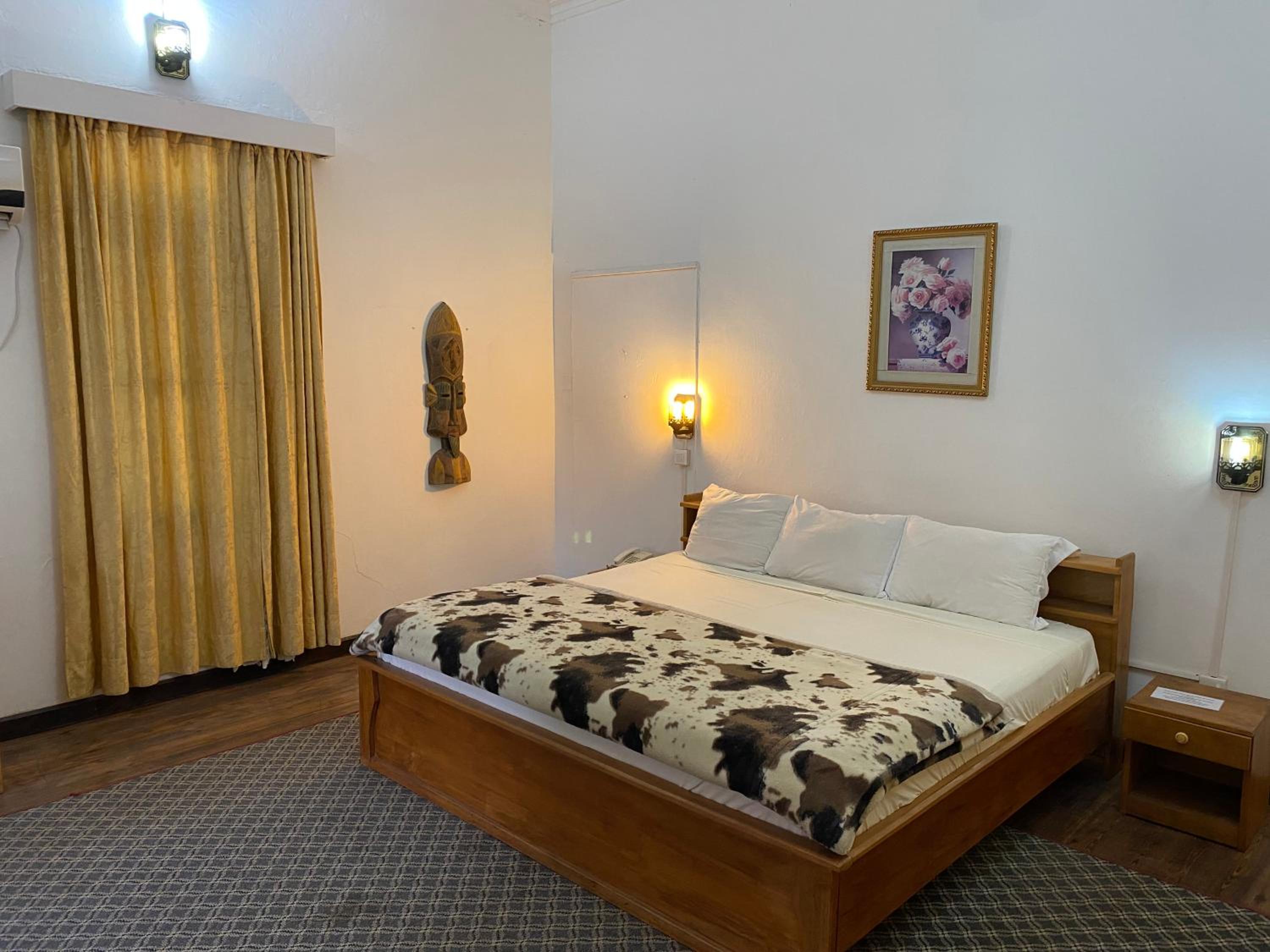 Deluxe King Suite photo 1