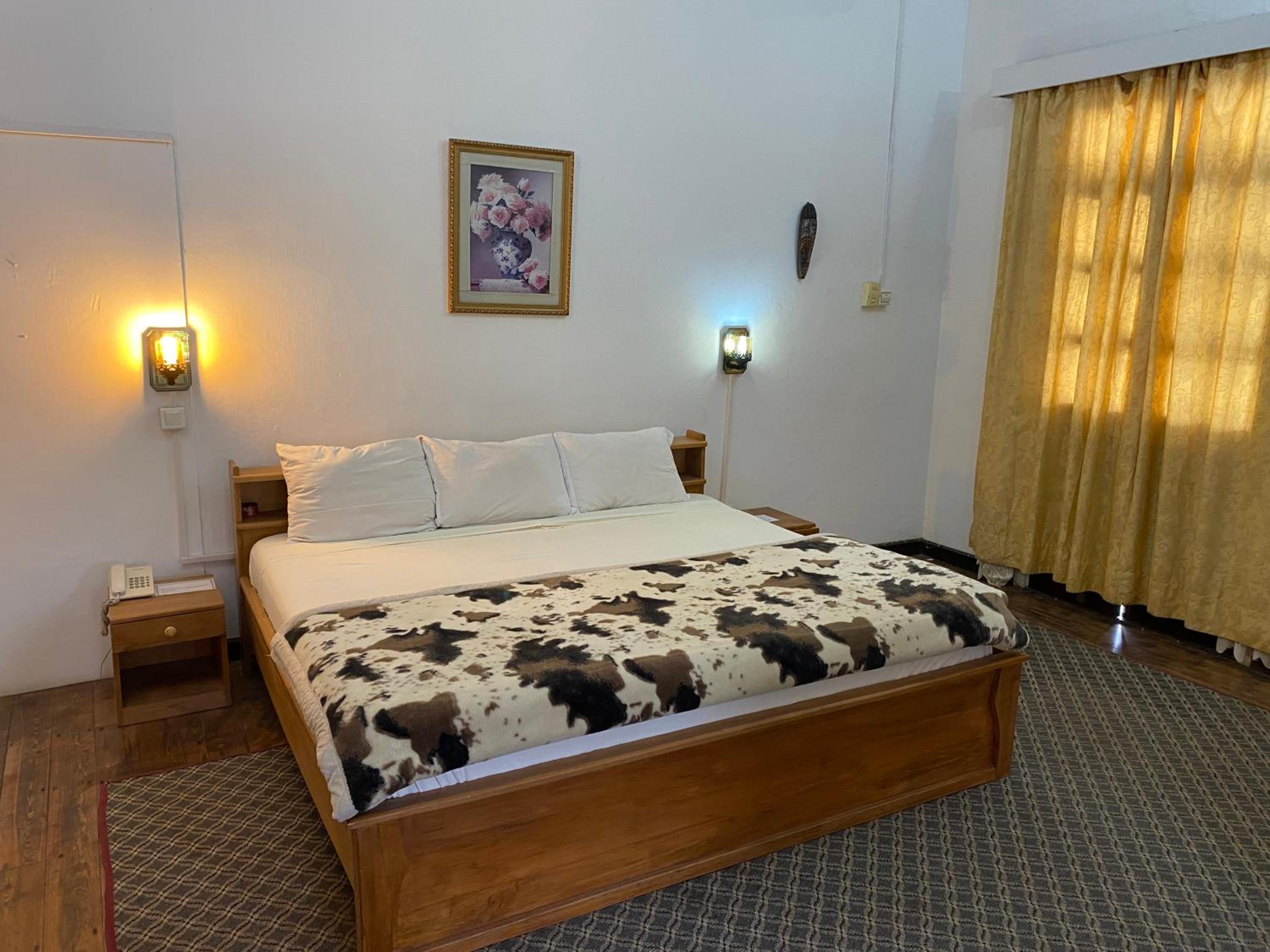 Deluxe King Suite photo 2