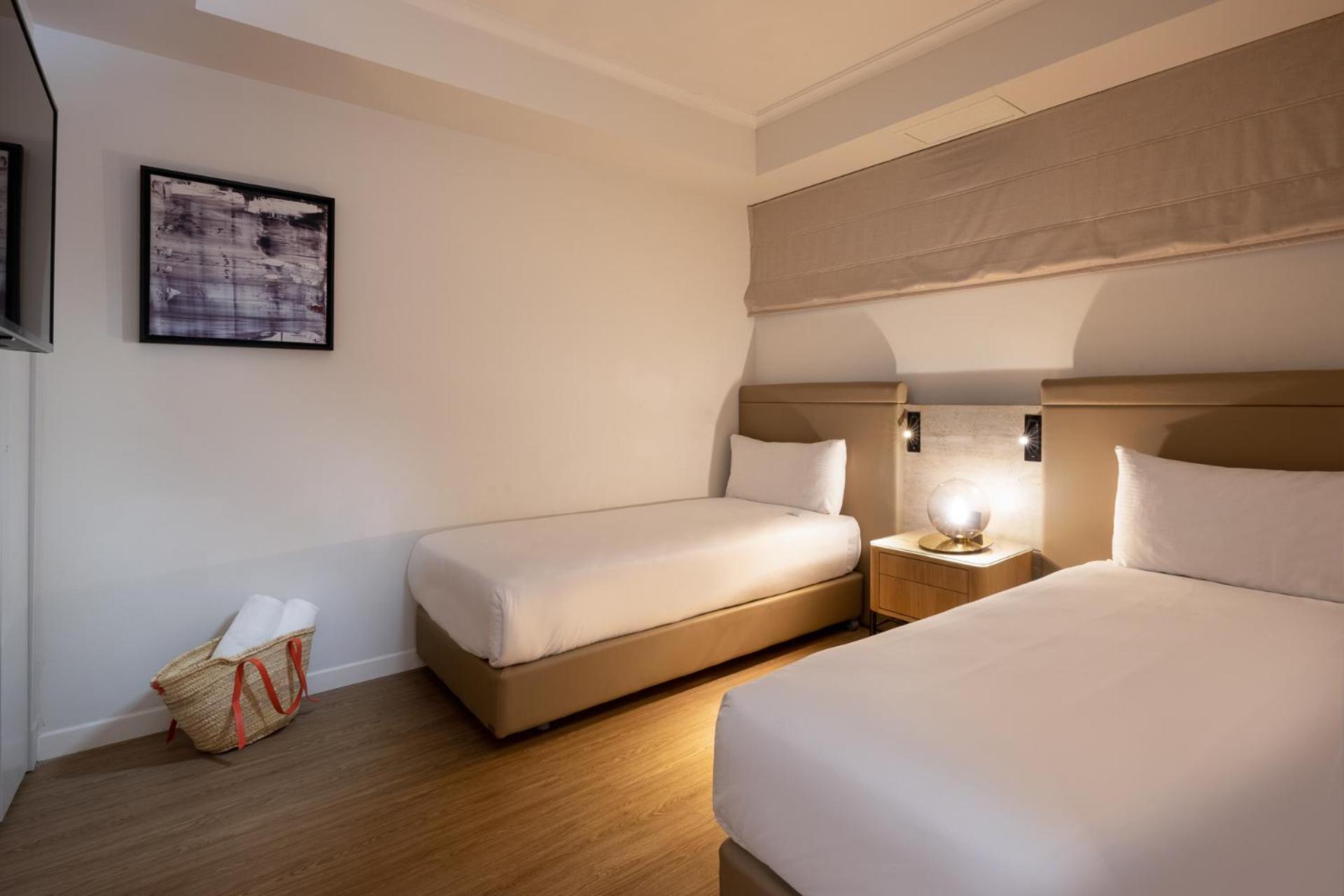 Royal Suite Premium with Hot Tub (4 Adults)