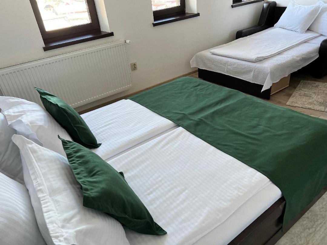 Large Double Room photo 2