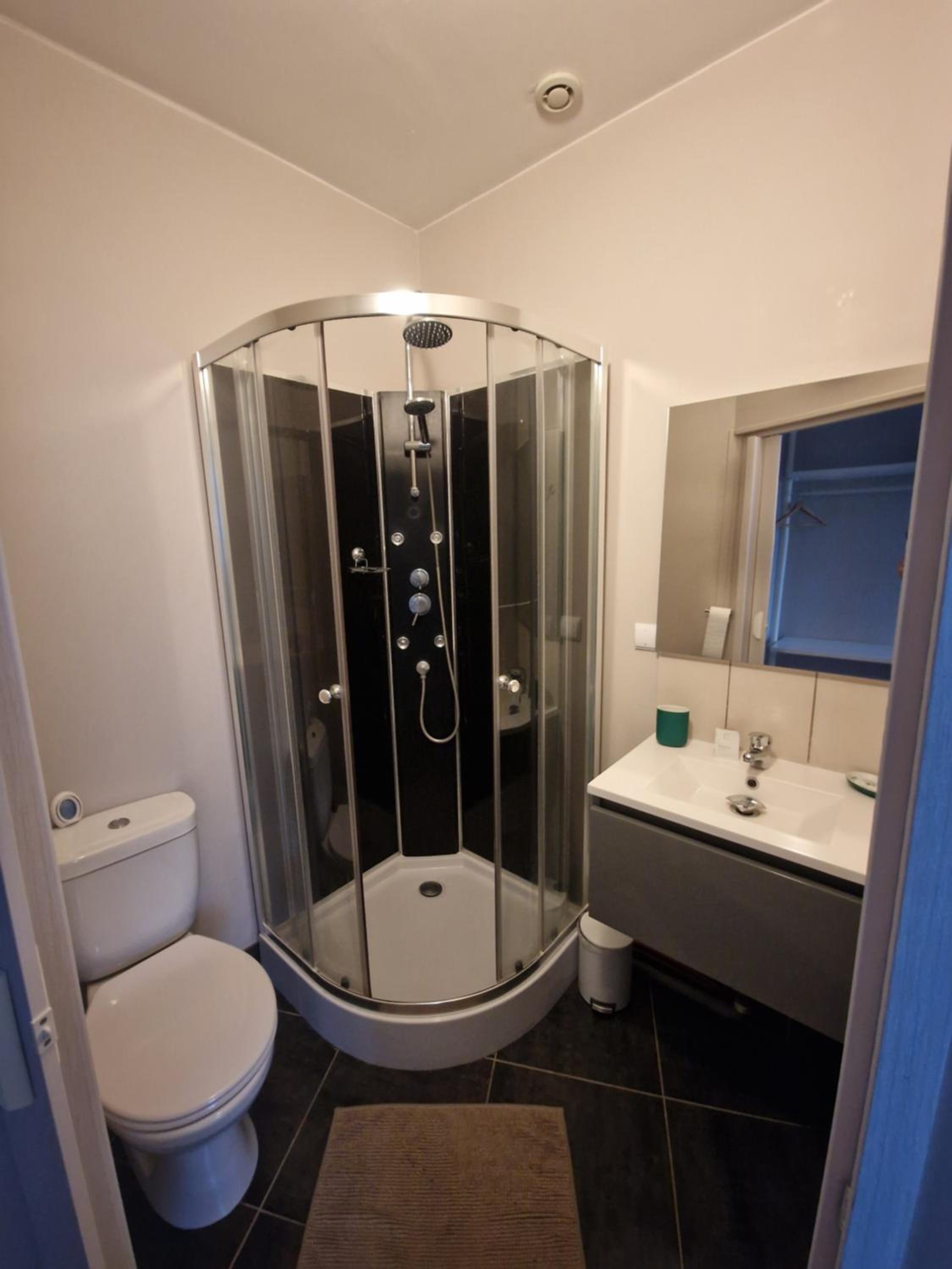 Standard Double Room - Photo 3