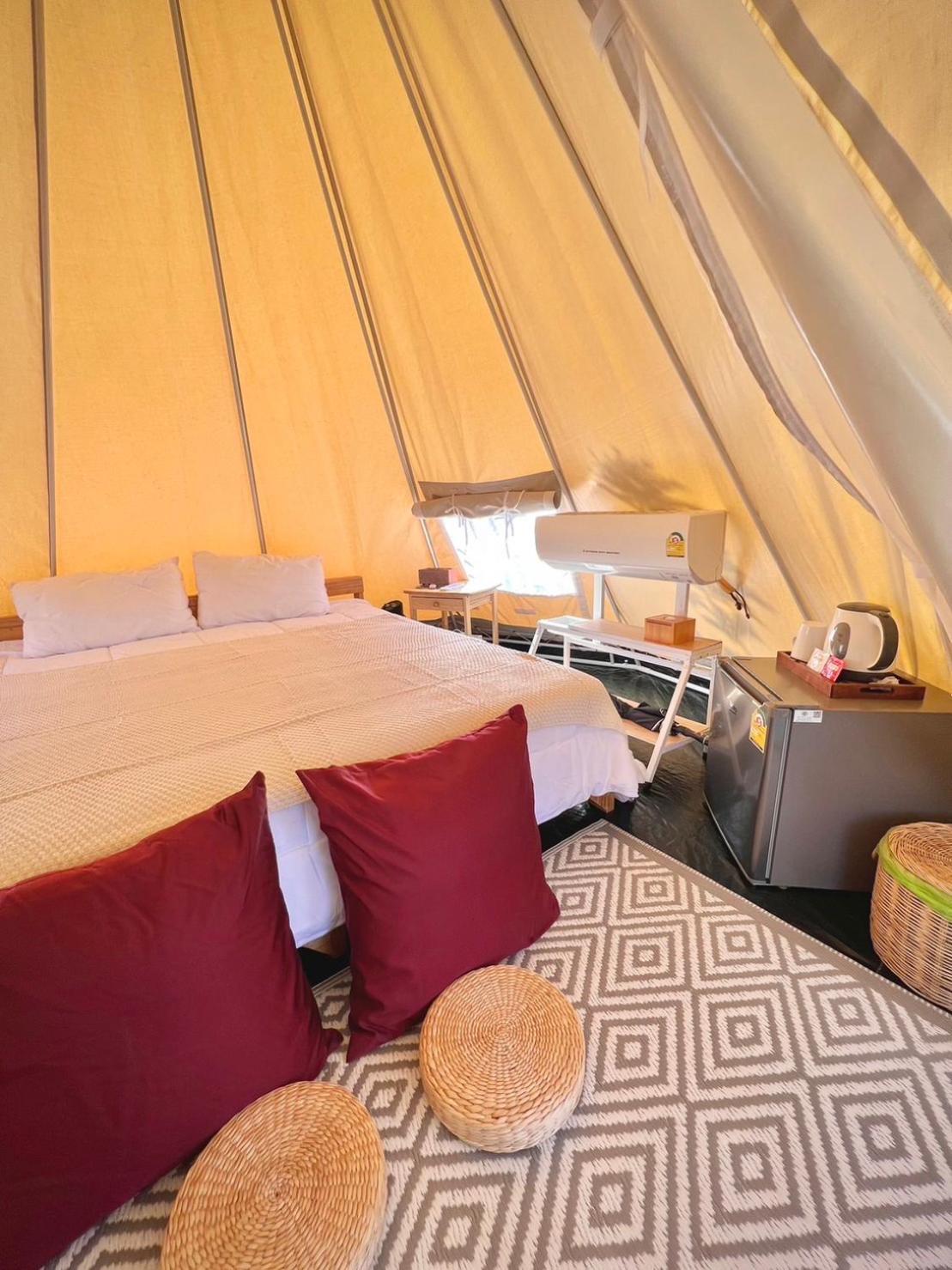 Deluxe Double Room with Balcony - Photo 12