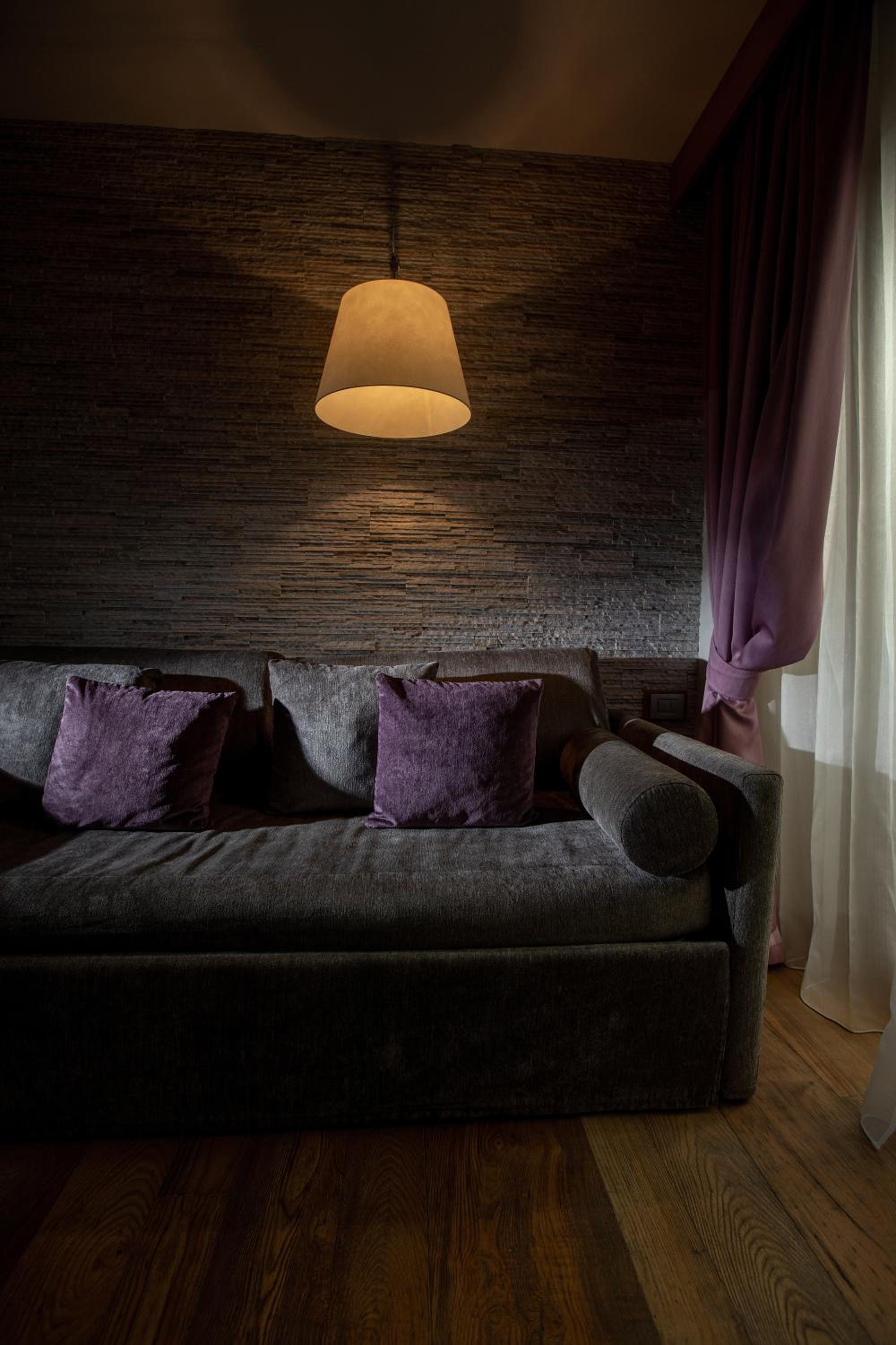 Suite - Photo 11