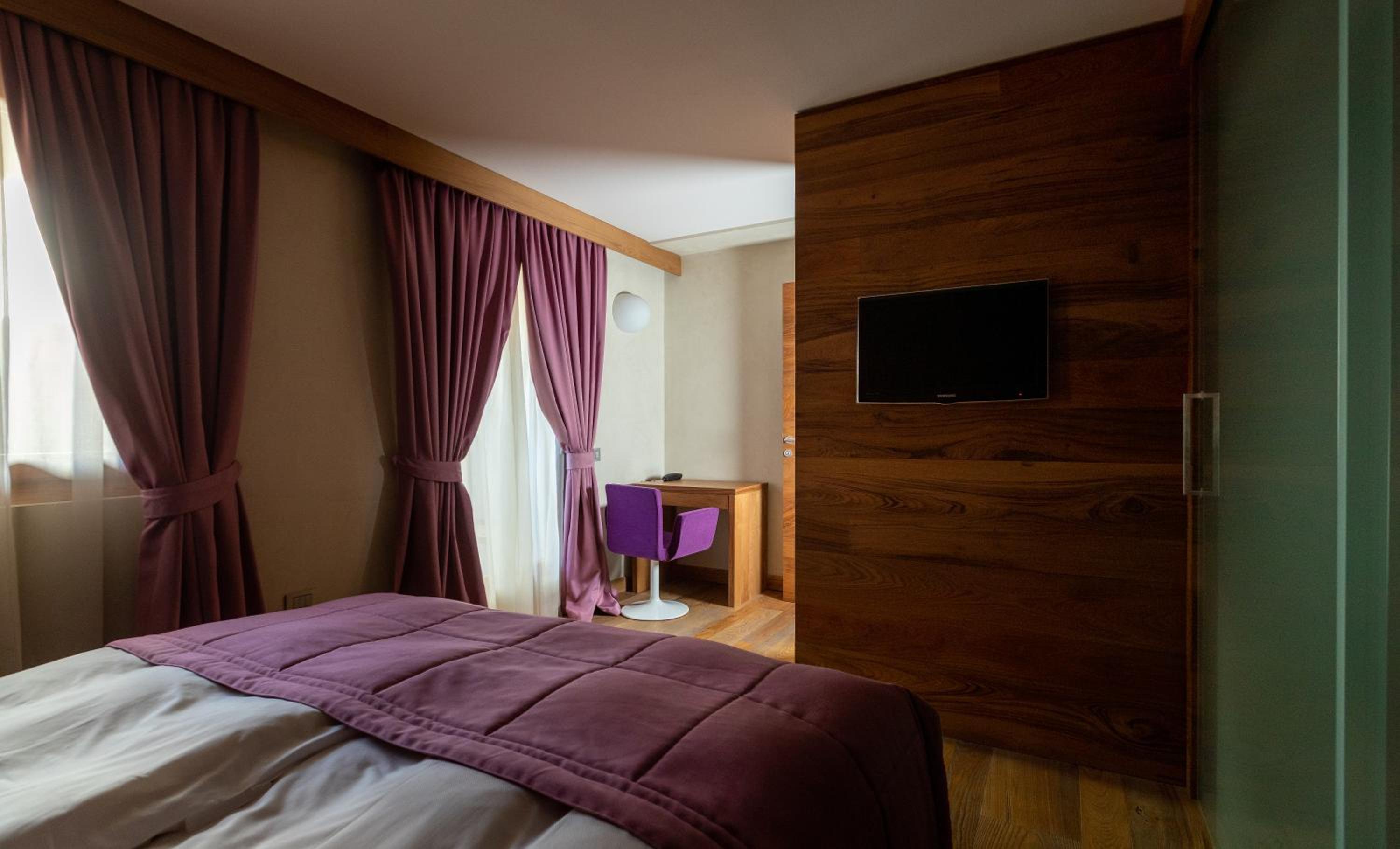 Suite - Photo 13