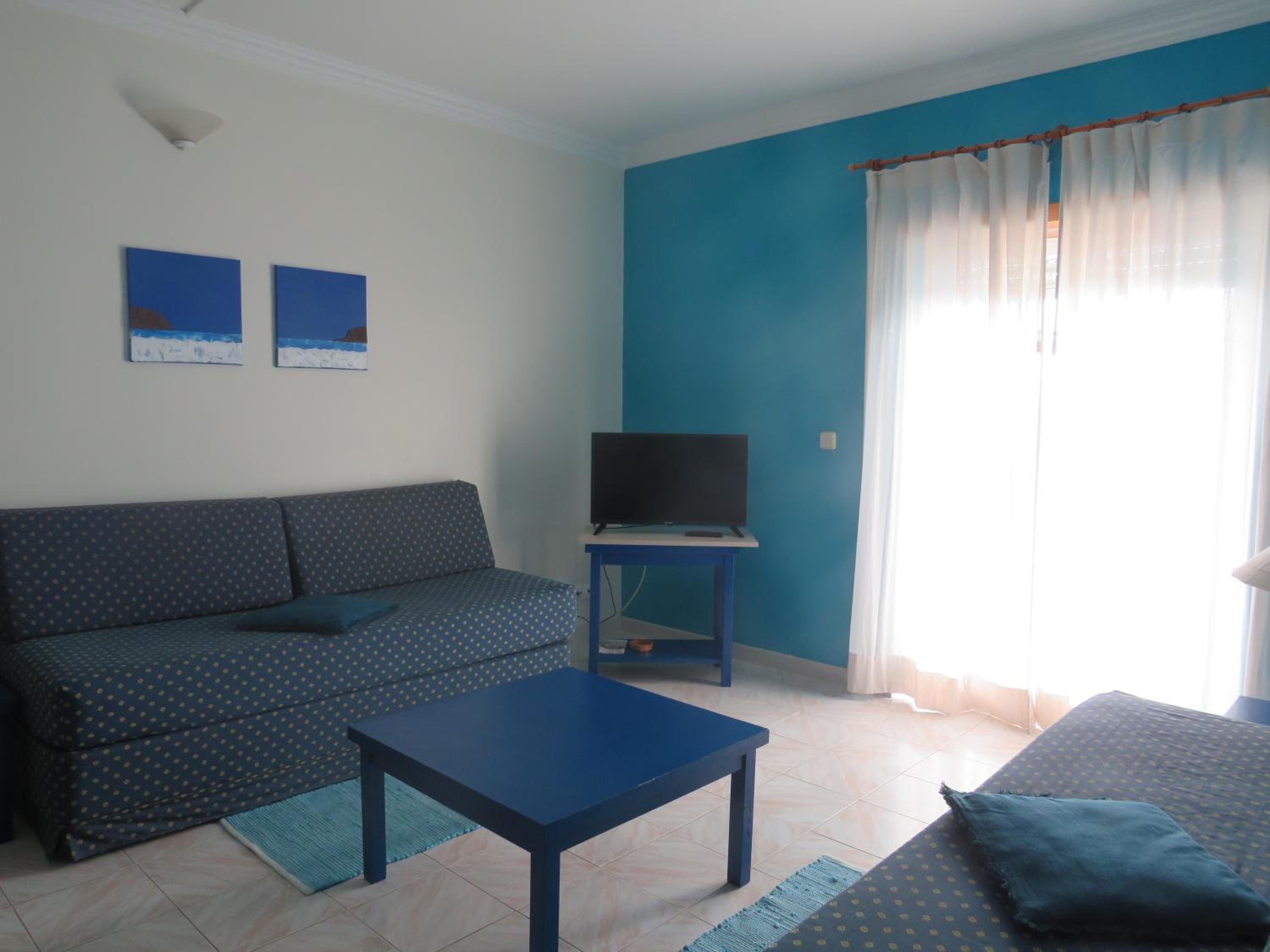 One-Bedroom Apartment with Sea View - Photo 38