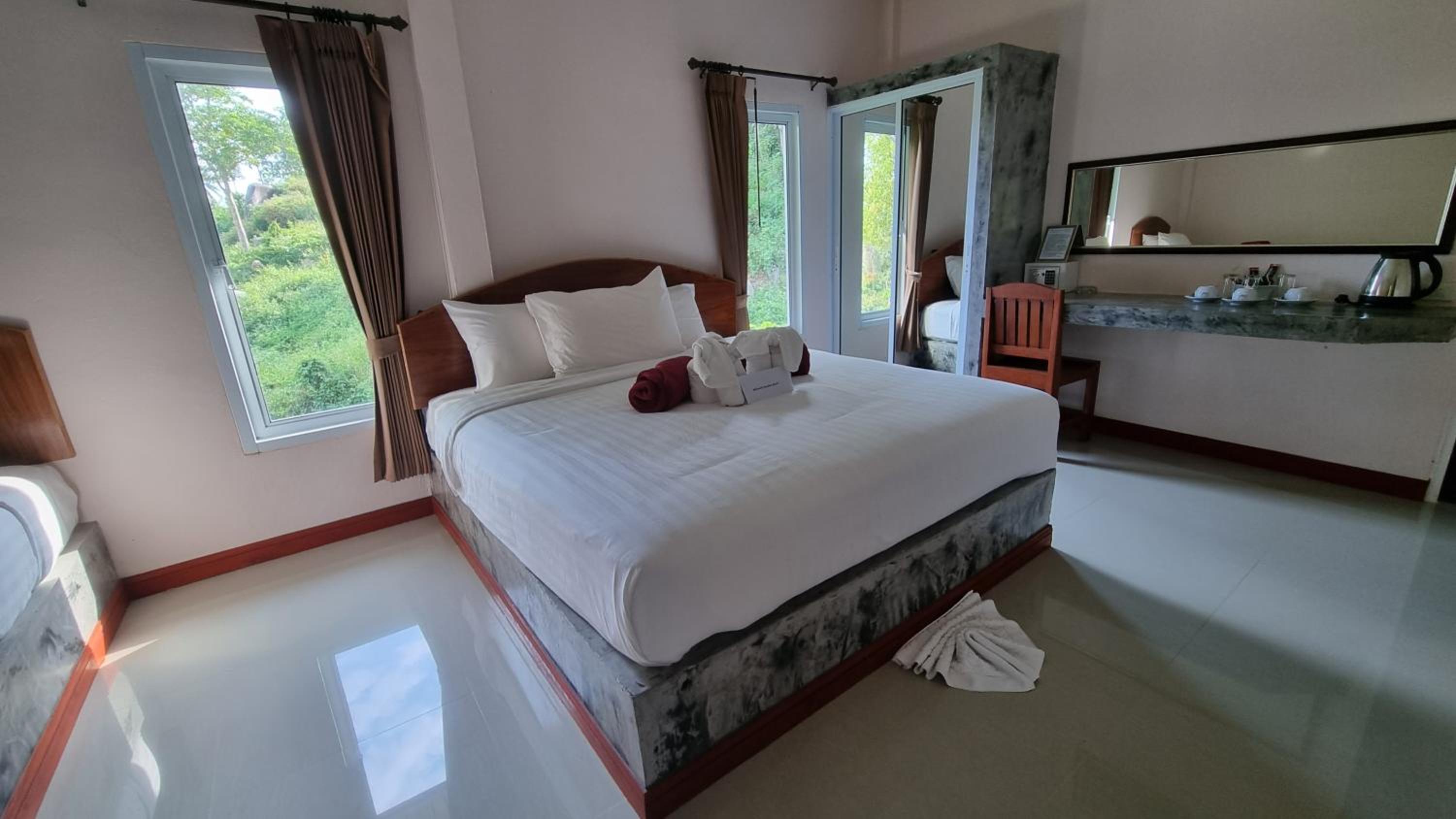 Deluxe Bungalow with Garden View