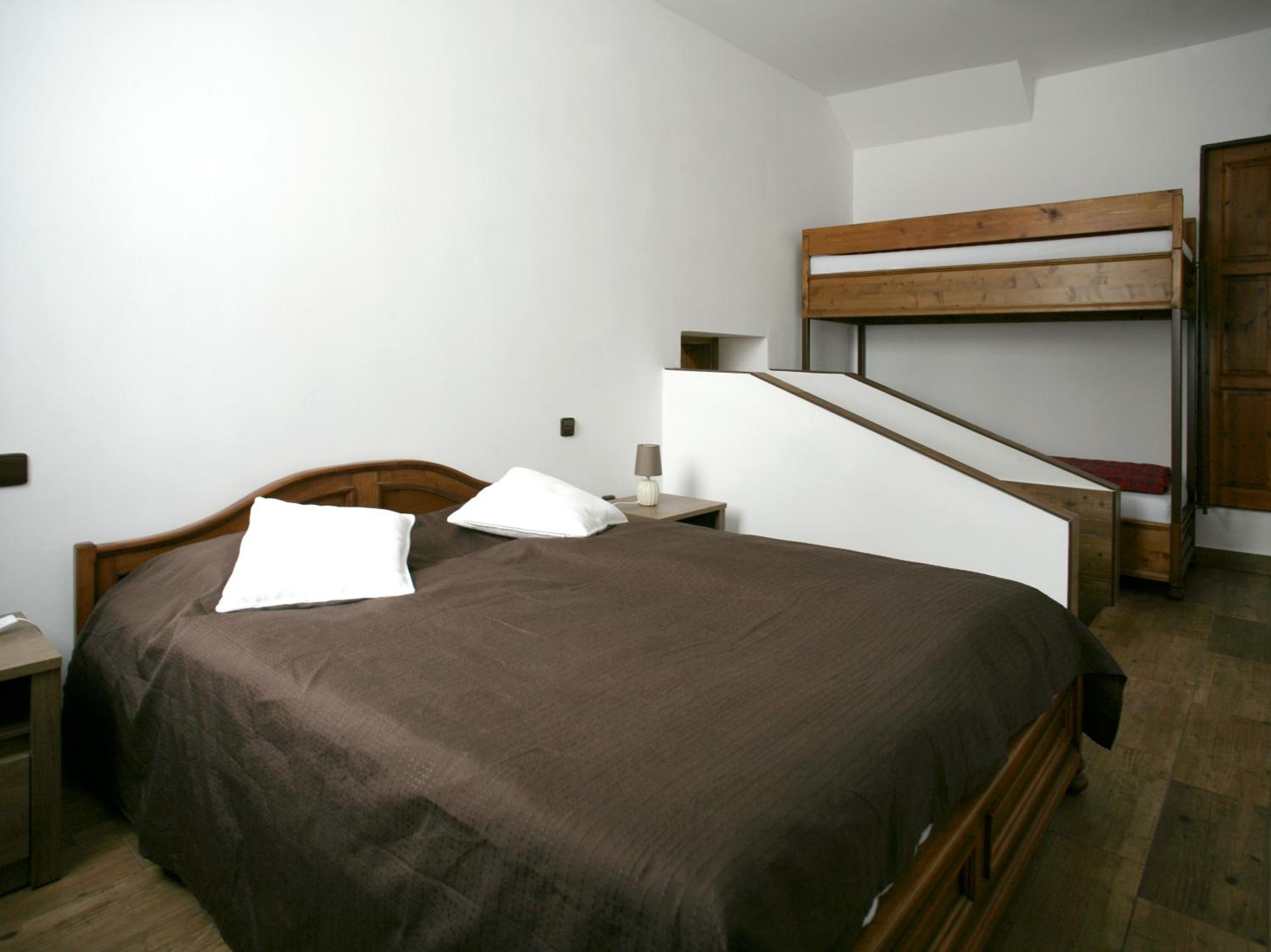 One-Bedroom Apartment photo 1