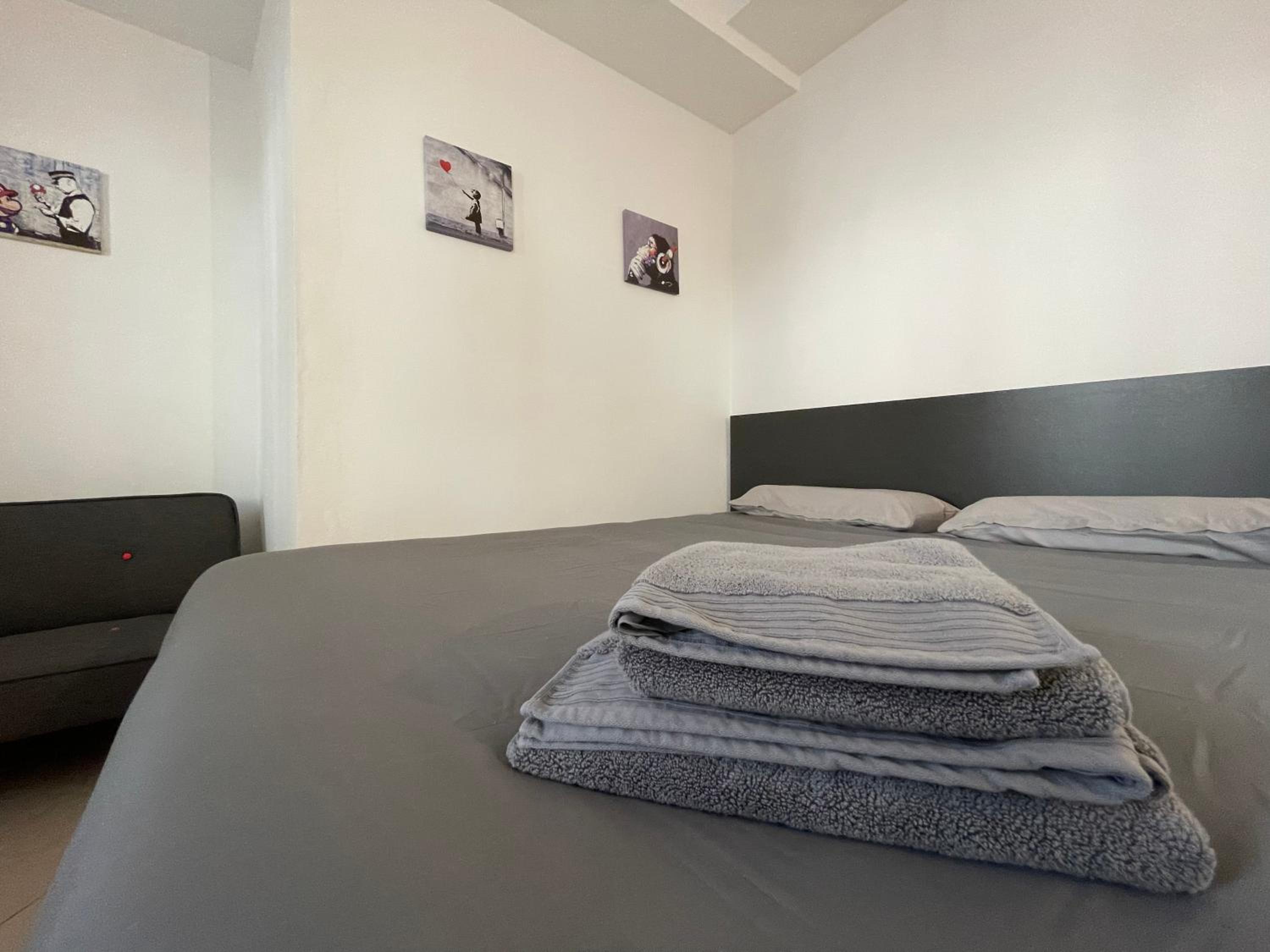 One-Bedroom Apartment photo 1