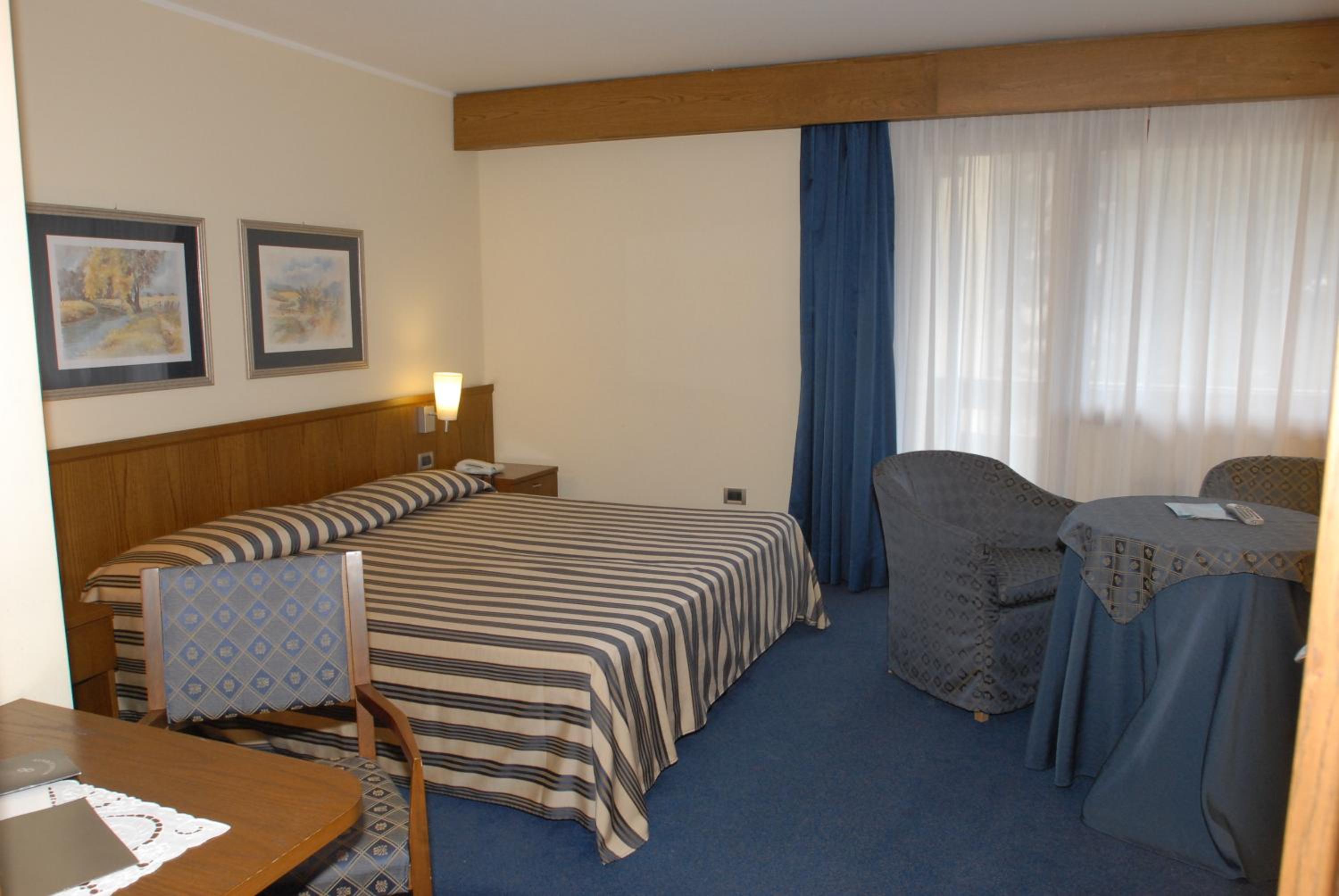 Classic Double or Twin Room - Photo 18