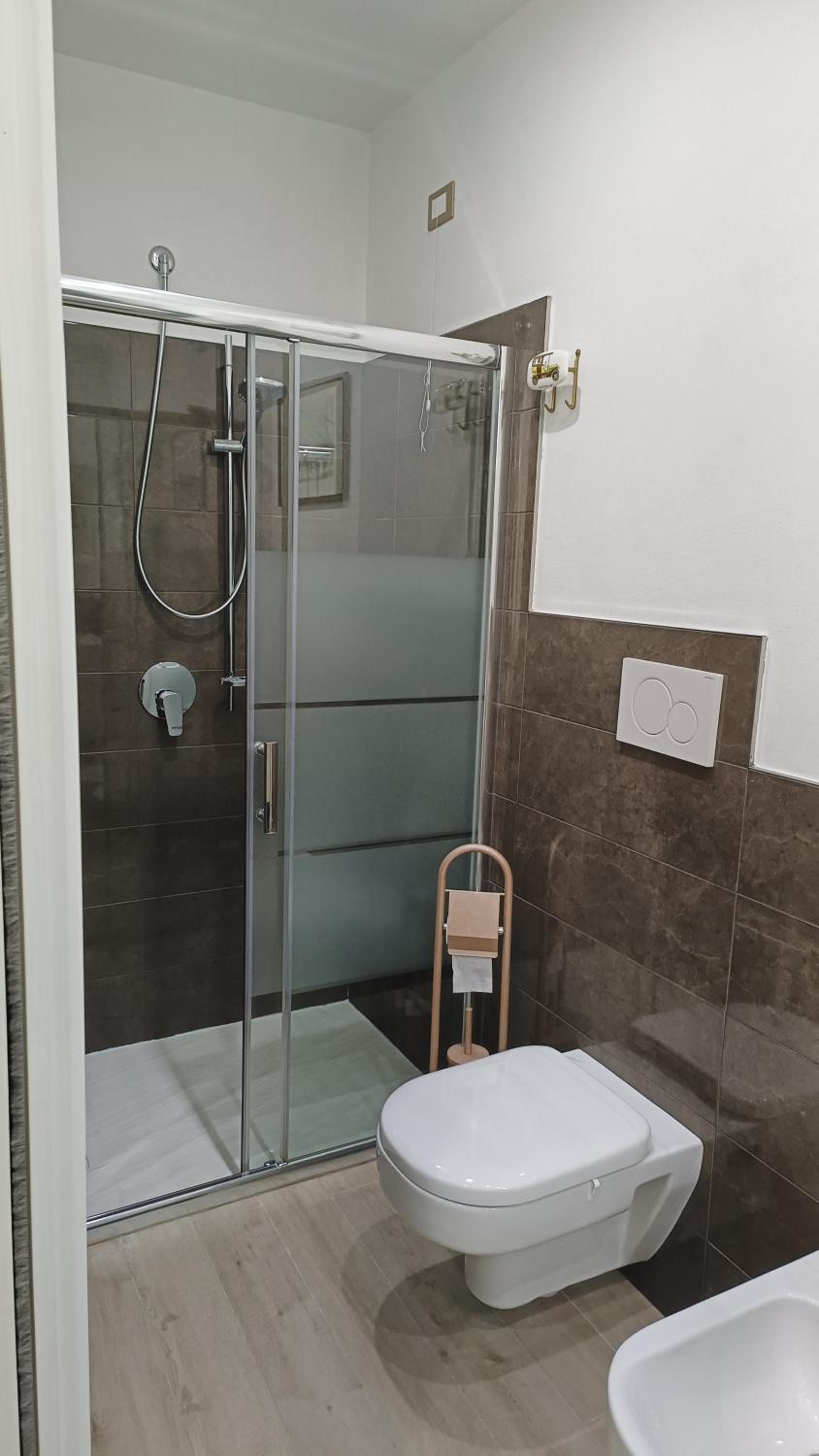 Family Room with Private Bathroom - Photo 24