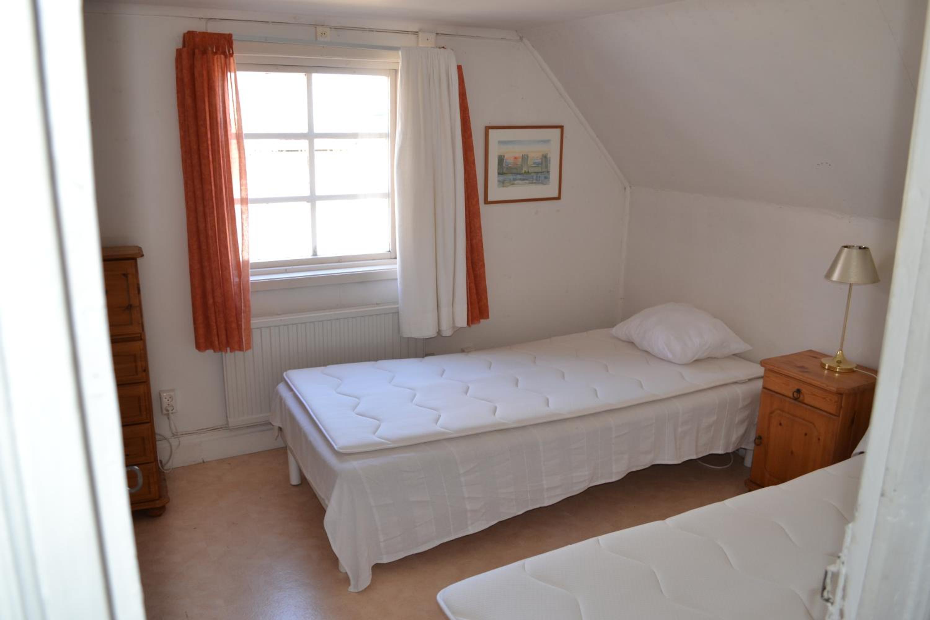 Three-Bedroom House - Photo 5