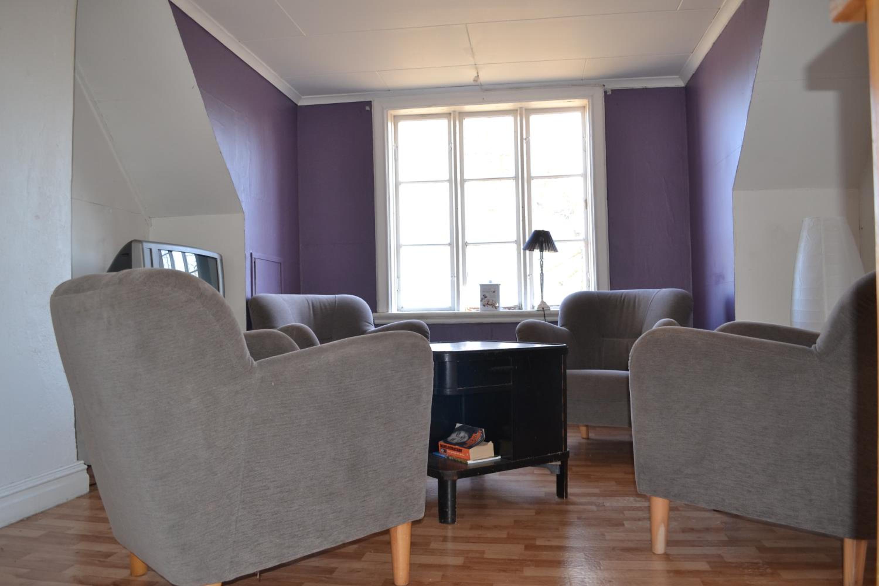 Three-Bedroom House - Photo 2