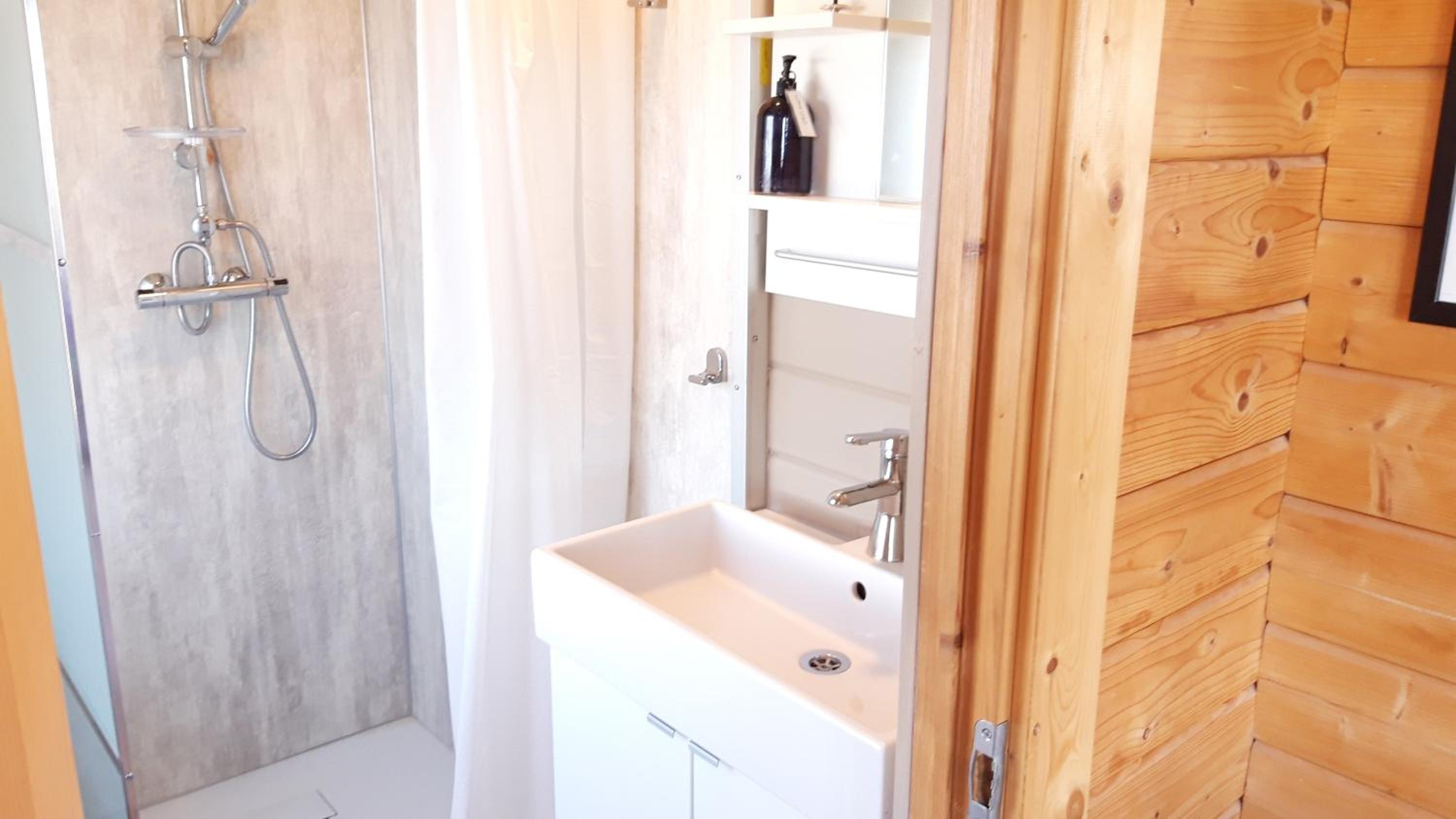 One-Bedroom House - Photo 24