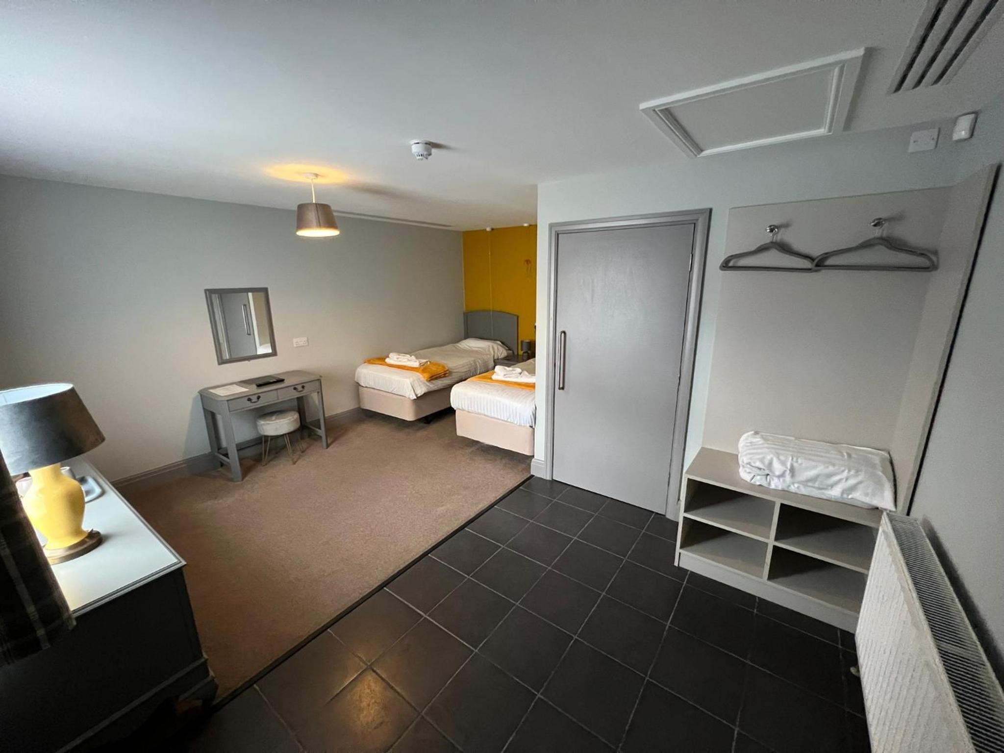Twin Room with Shower photo 3