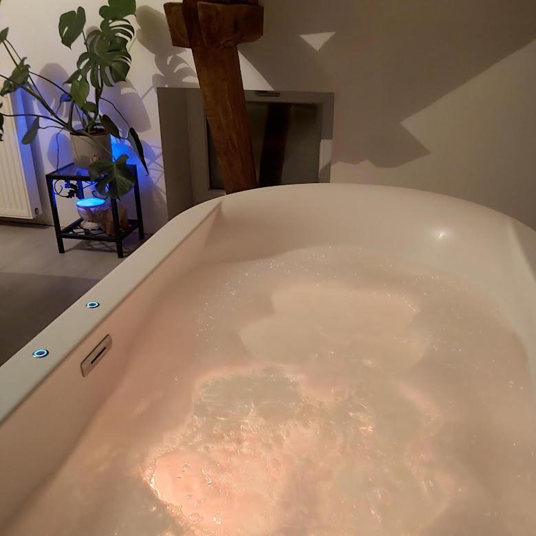 King Room with Spa Bath - Photo 6