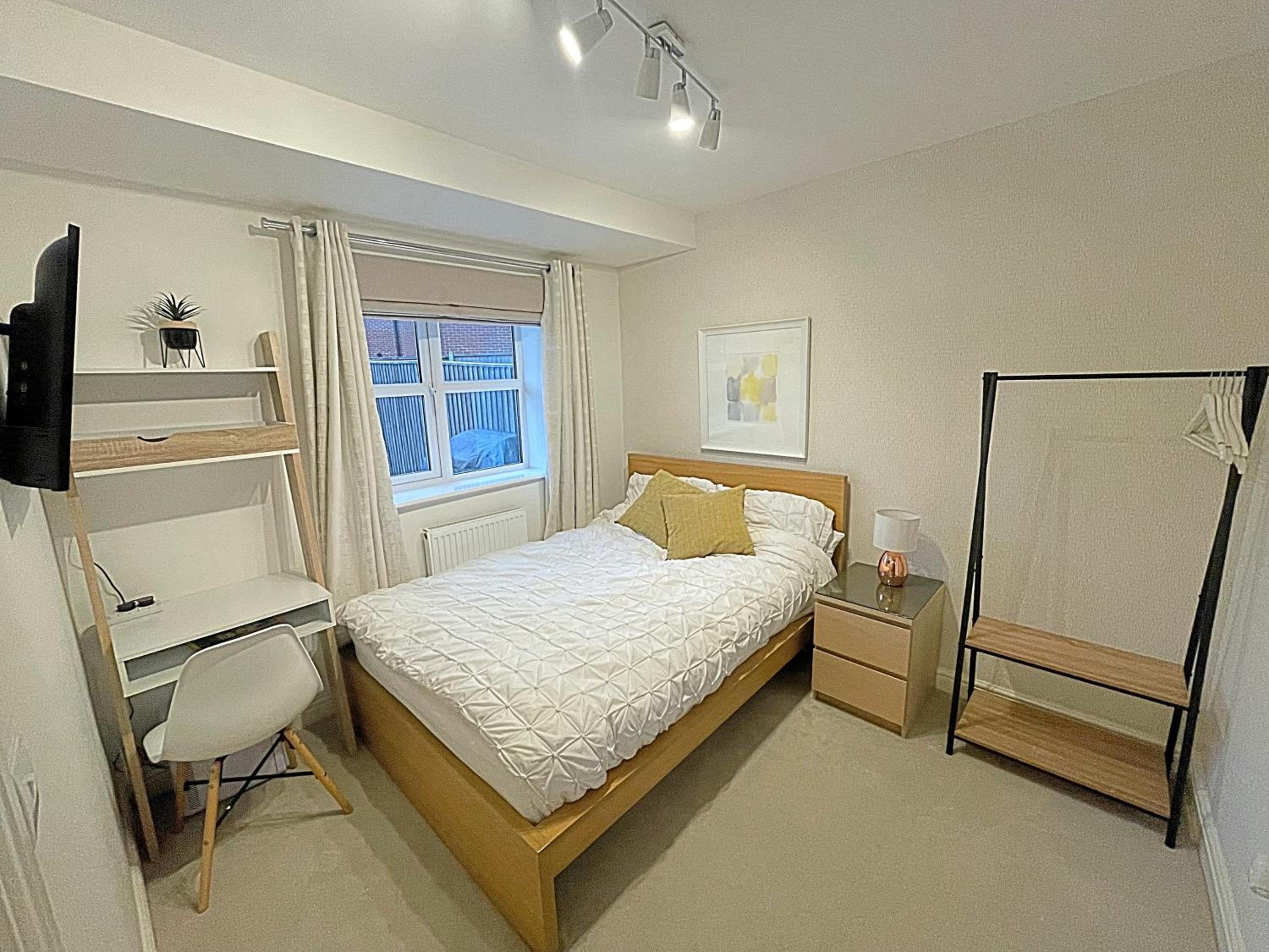One-Bedroom Apartment photo 1