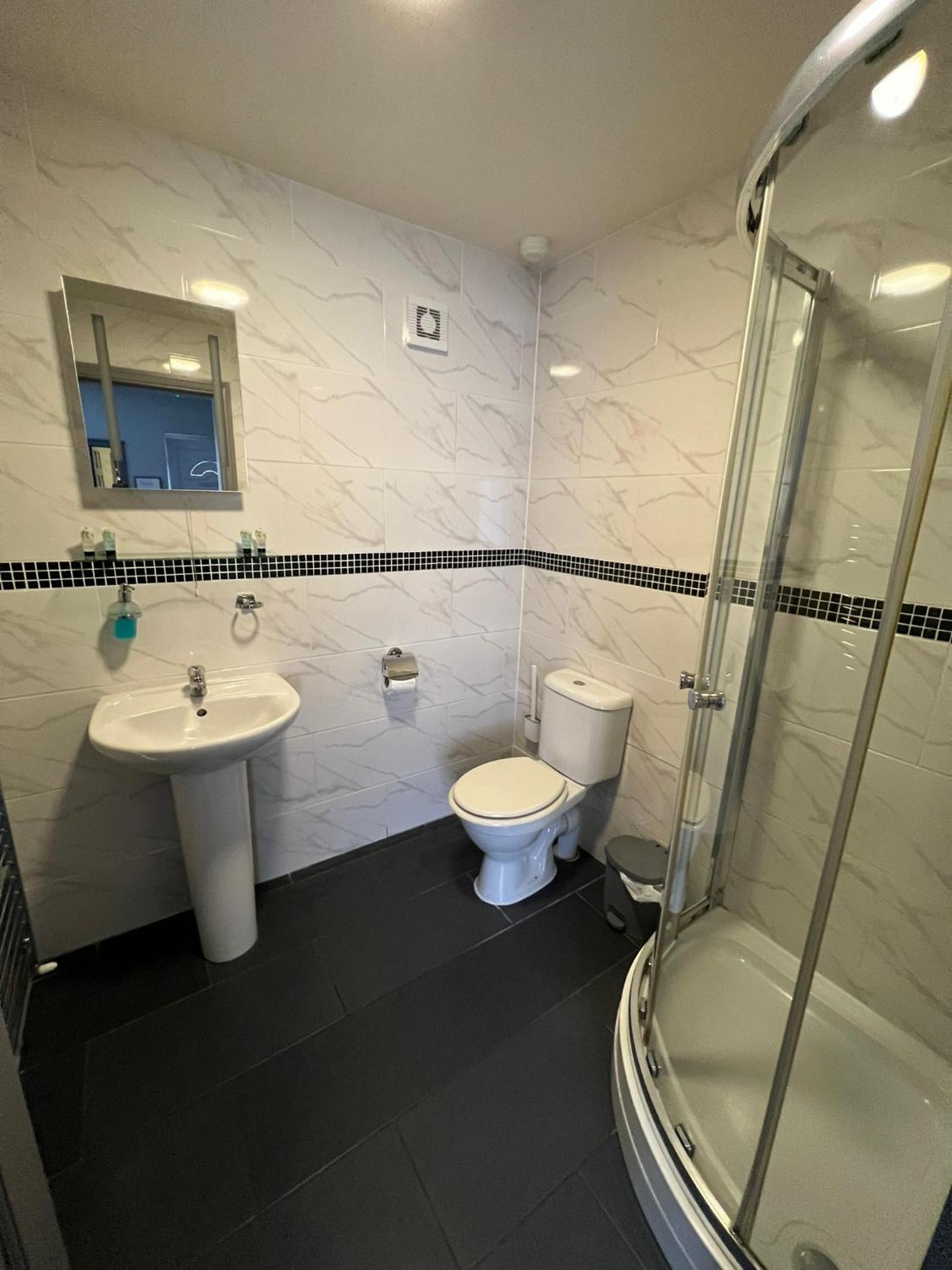 Double Room with Private Bathroom photo 2