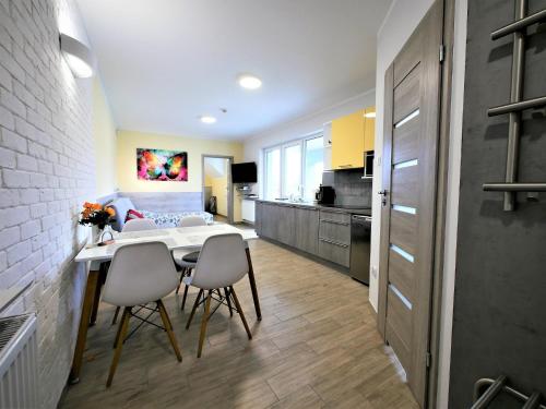 Apartment with Balcony photo 1