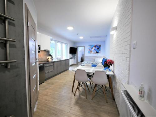 Apartment with Balcony photo 1