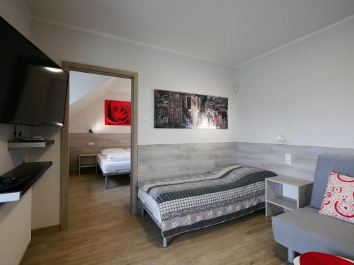 Apartment with Balcony photo 3