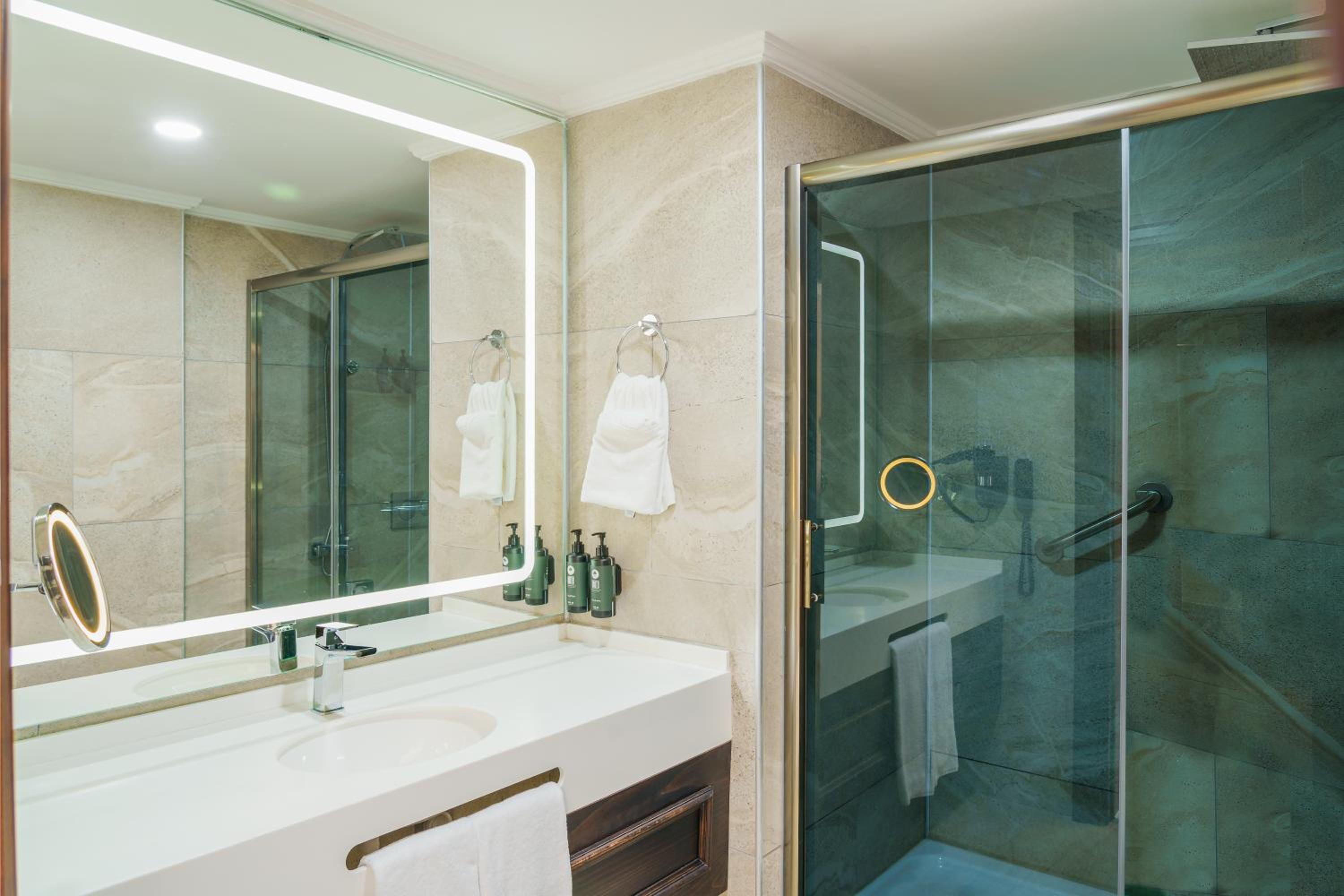 Standard Twin Room with Sea View - Photo 4