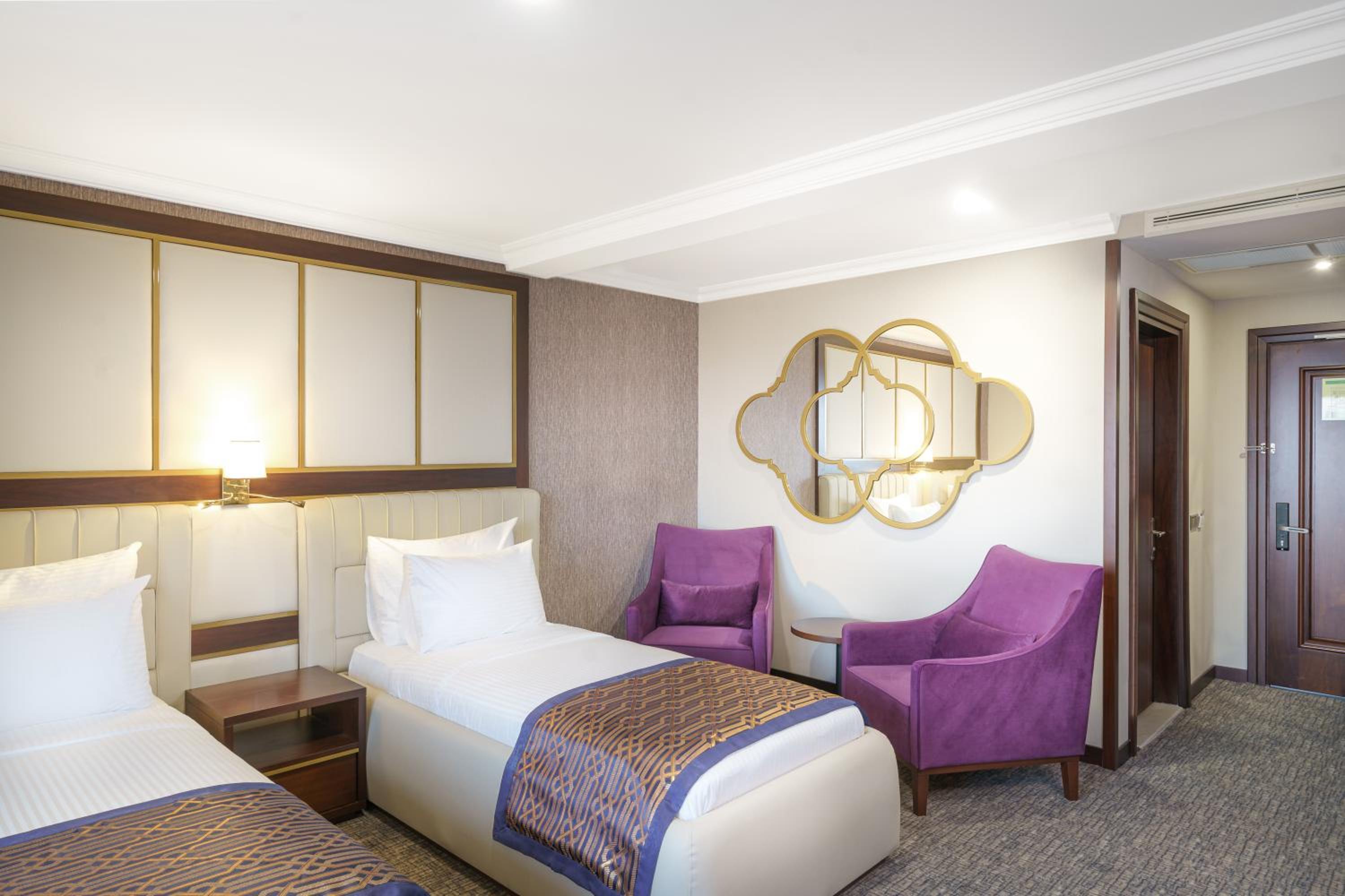Standard Twin Room with Sea View - Photo 6