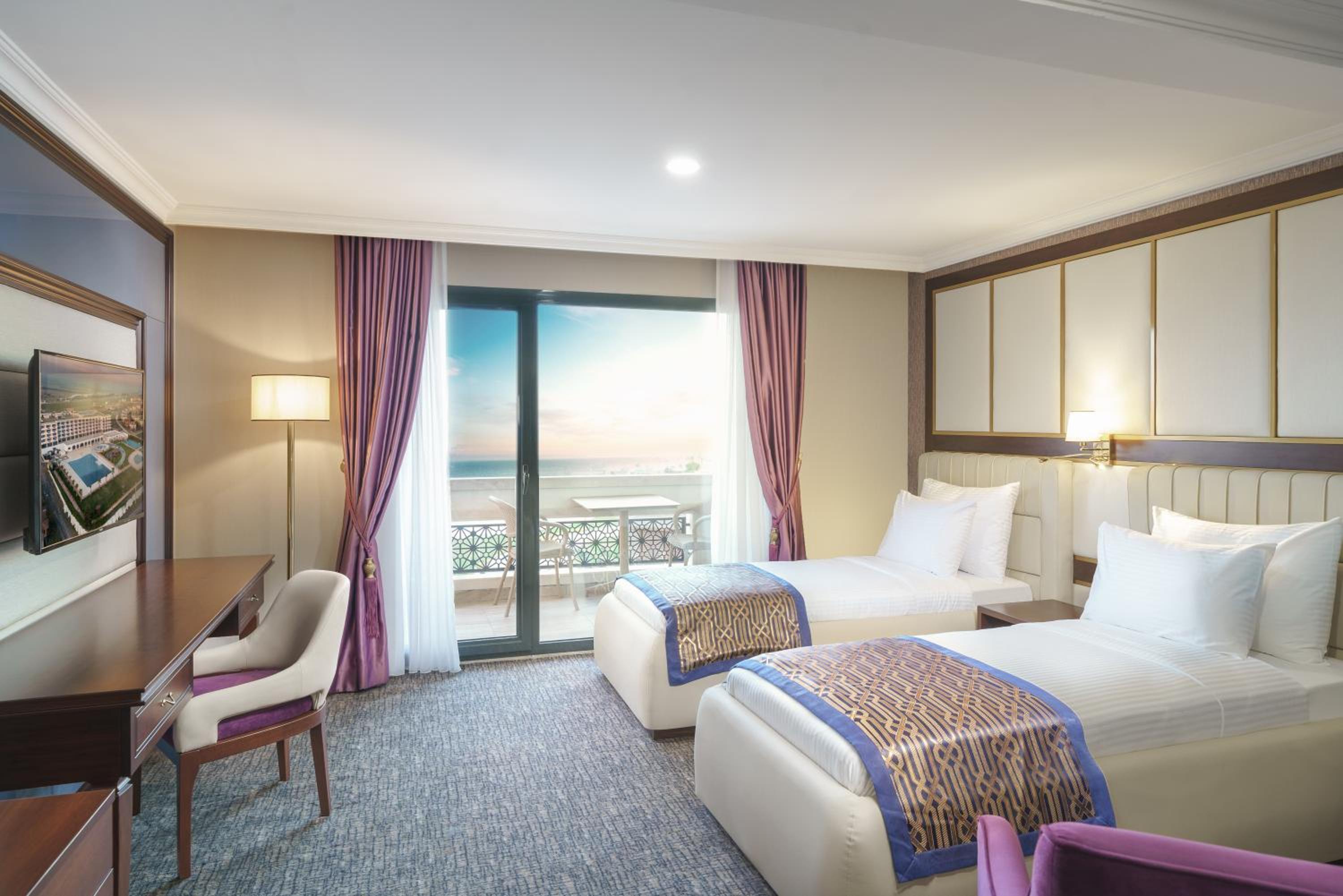 Standard Twin Room with Sea View - Photo 1