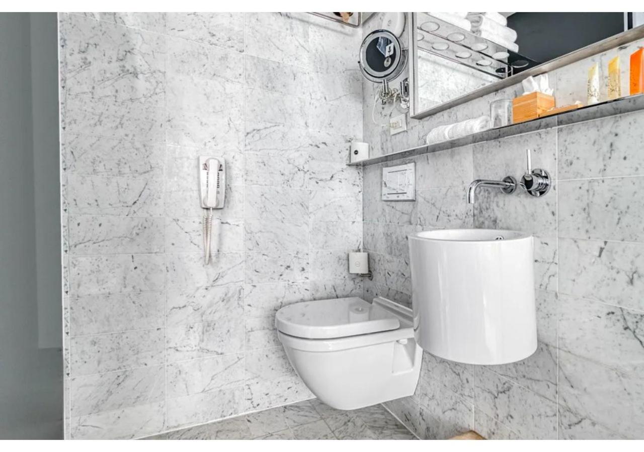 Standard Room thumbnail 5