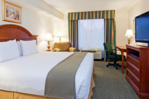 King Room - Mobility Access/Hearing Accessible - Photo 2