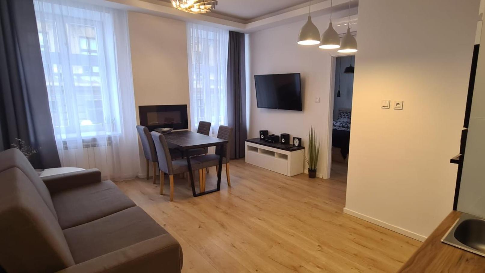 Two-Bedroom Suite - Photo 3
