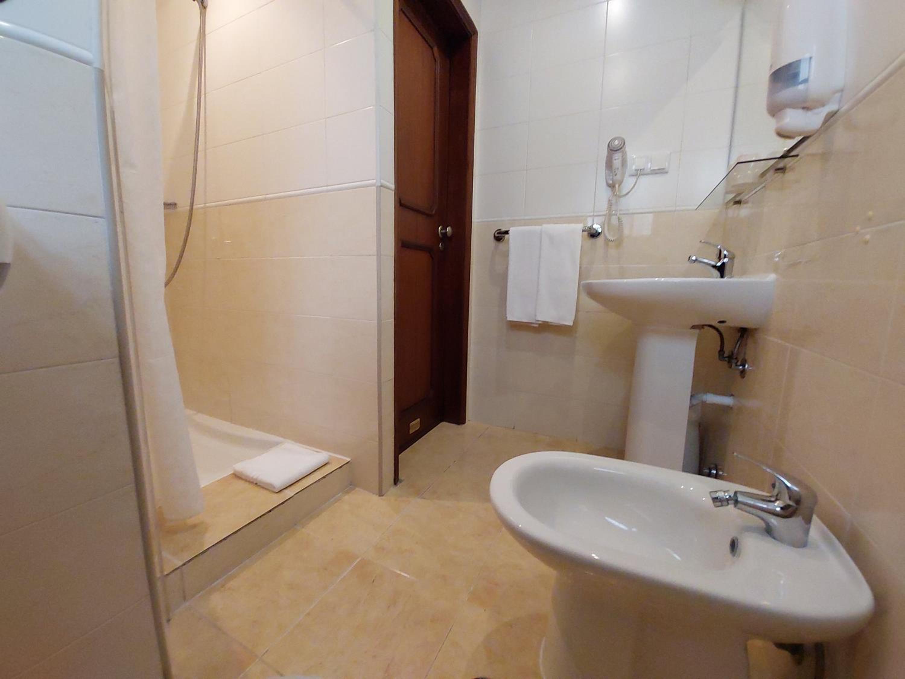 Economy Twin Room with Balcony photo 2